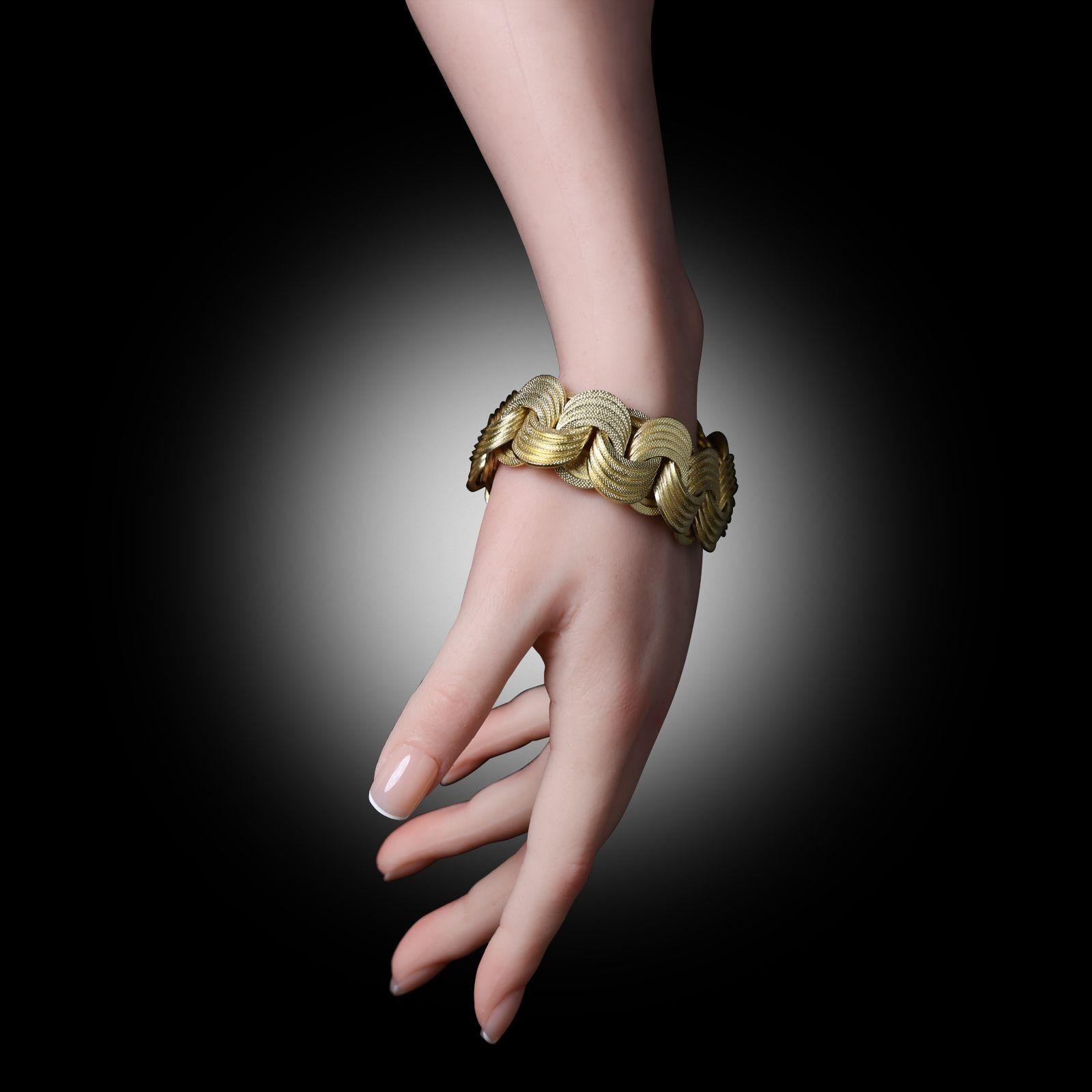 Women's or Men's Marchisio Vintage 18ct Textured Yellow Gold Bracelet Circa 1970's For Sale