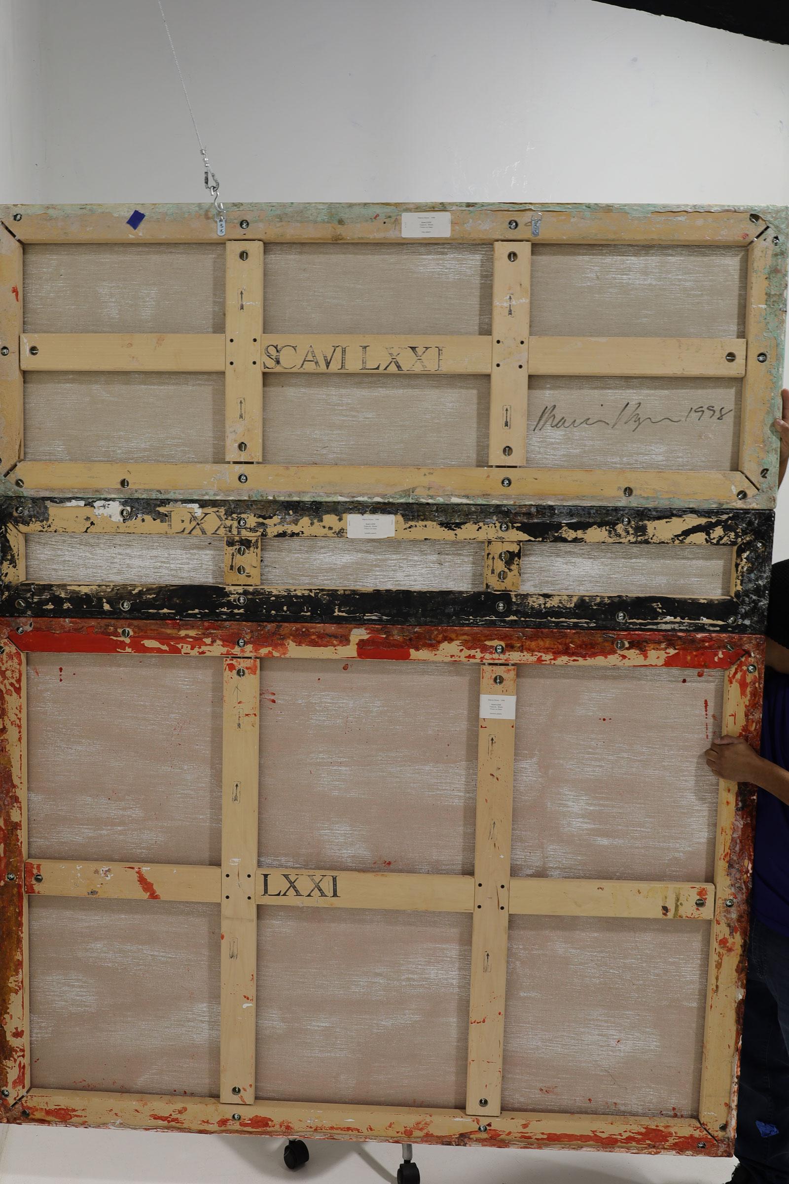 Das Material besteht aus Fasern, Farbe und Schellack auf einer Leinenleinwand. Hochwertige Bahre.

Marcia Myers war eine amerikanische Malerin, die vor allem für ihre großformatigen Farbfeldabstraktionen bekannt ist. In Anlehnung an die