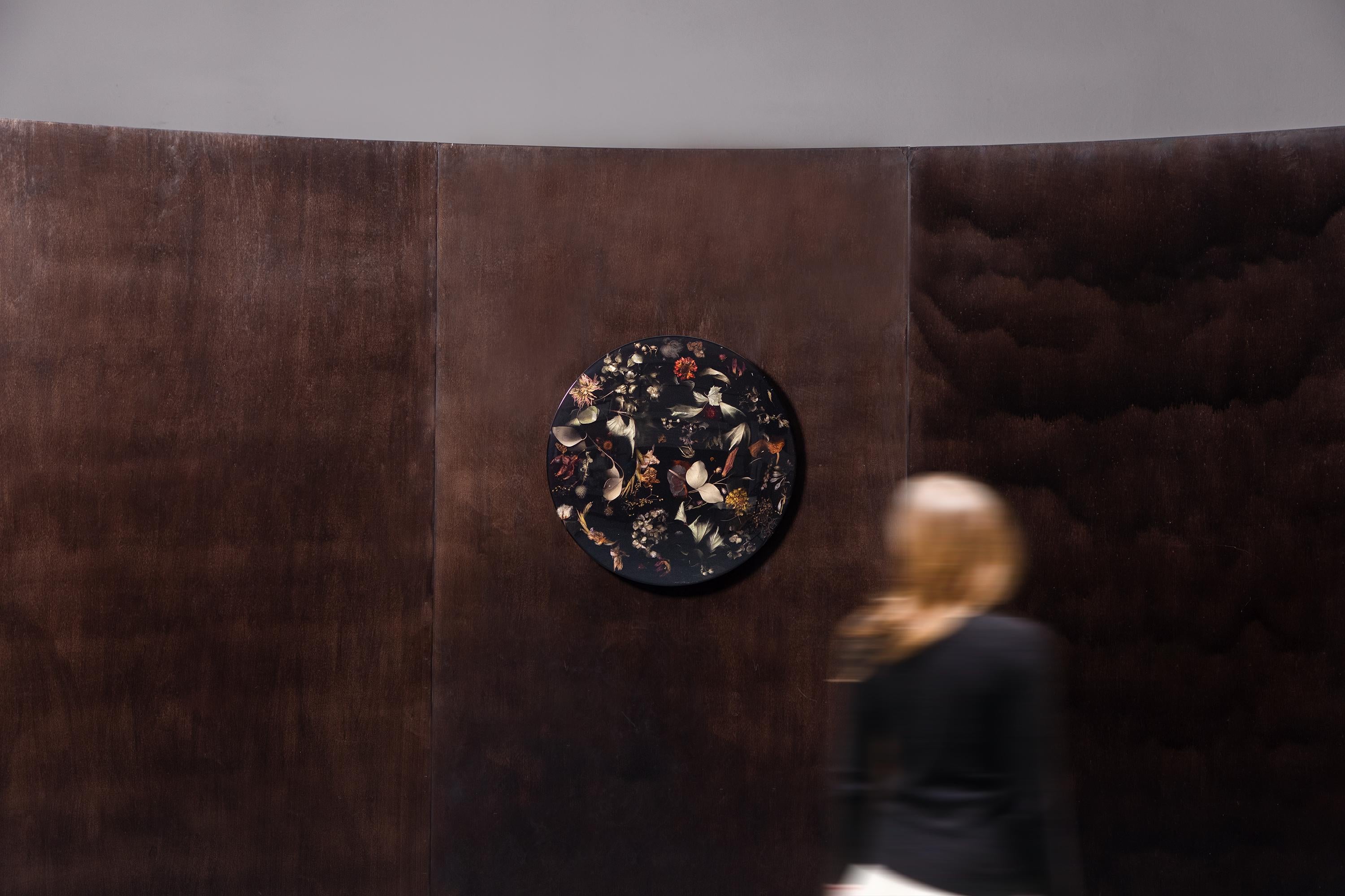 Marcin Rusak, Colgante de pared Flora Lens 65, acabado pulido negro Resina en venta
