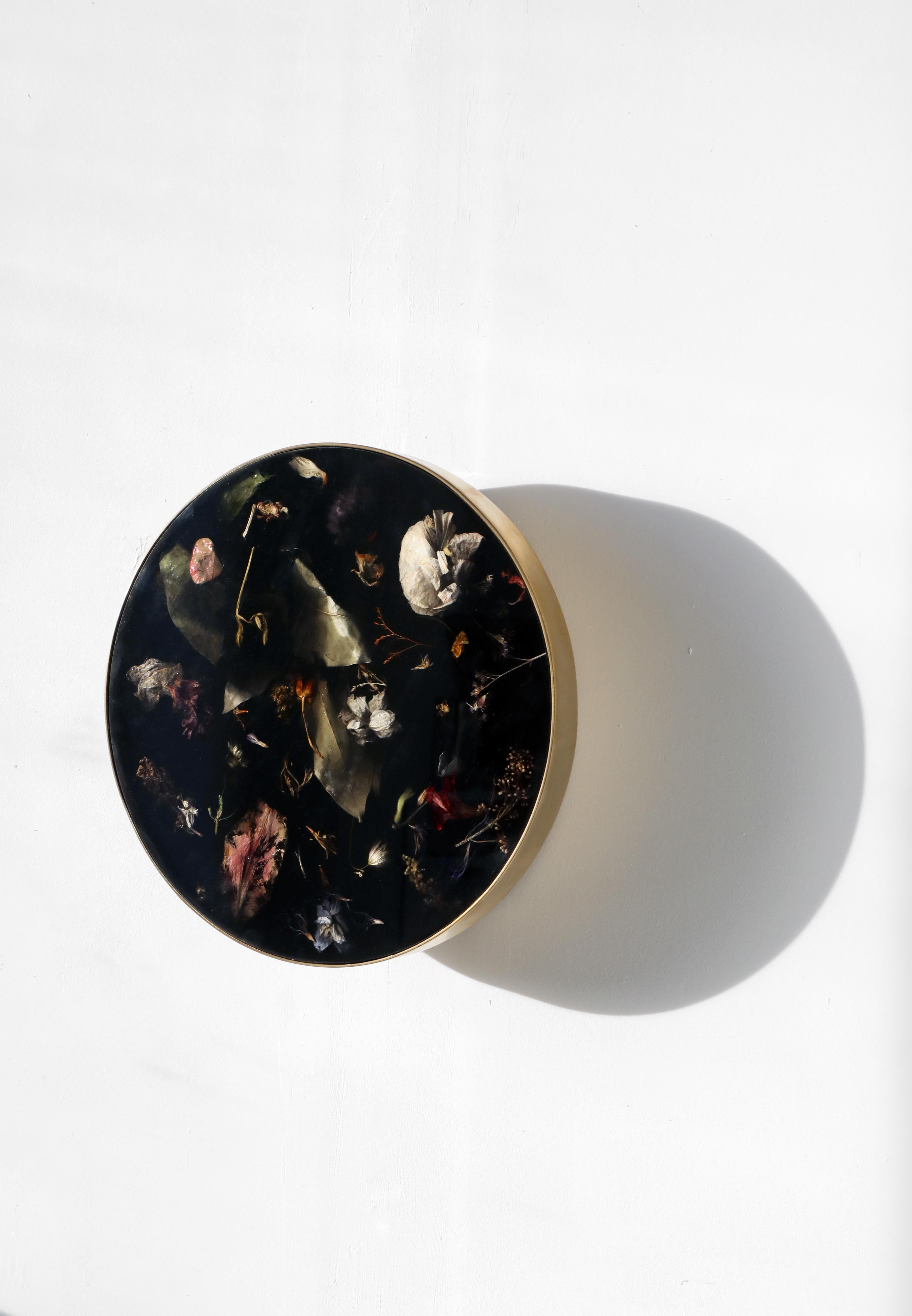 Marcin Rusak, Flora Wallhanging Disc 35, Black Polished Finish, Brass Frame In New Condition For Sale In WARSZAWA, 14