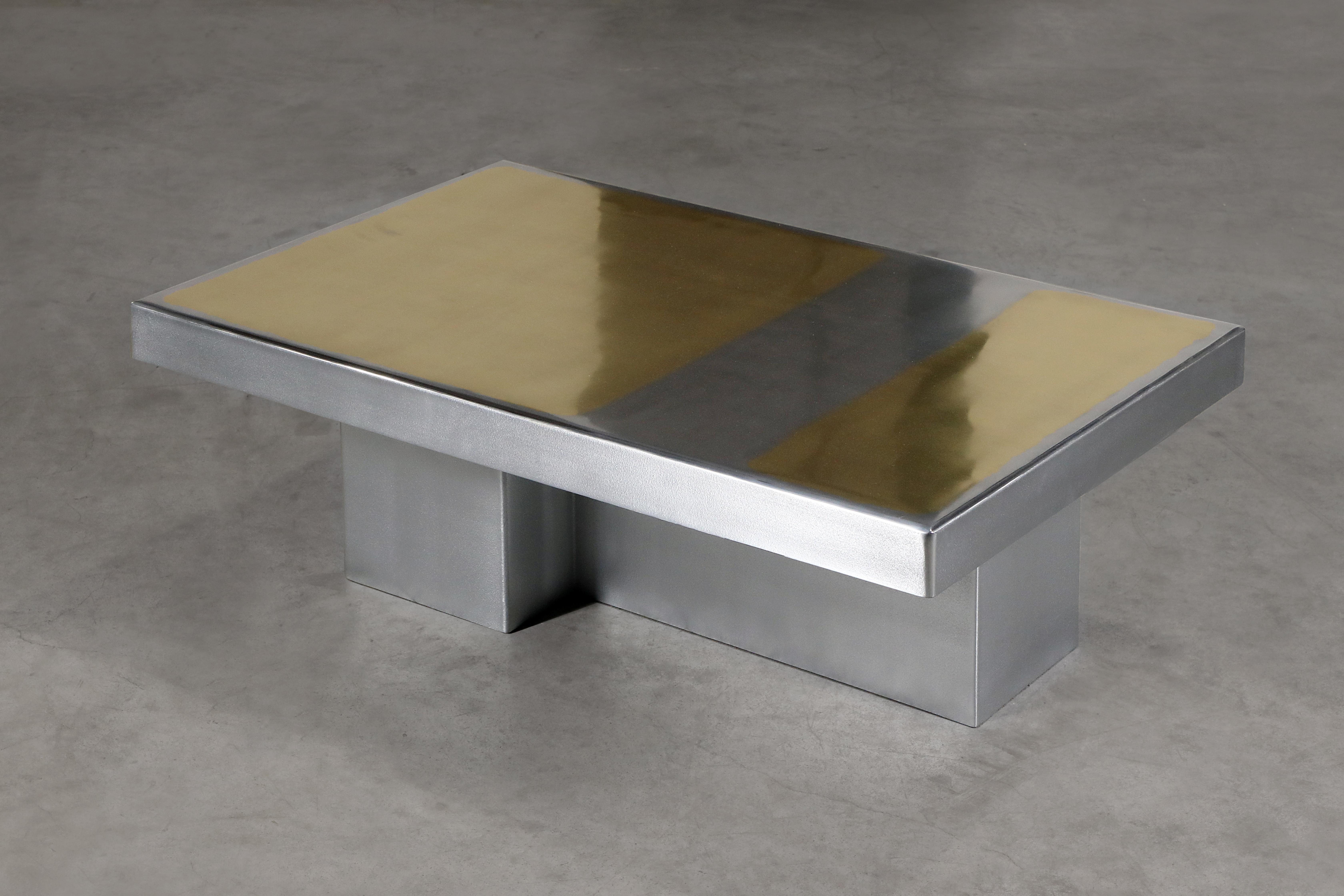La Collection Merging Metals de Marcin Rusak Studio met en valeur les qualités picturales de la fusion des métaux, dans le but d'insuffler une expression artistique dans les processus industriels associés à ce matériau. La collection adopte une