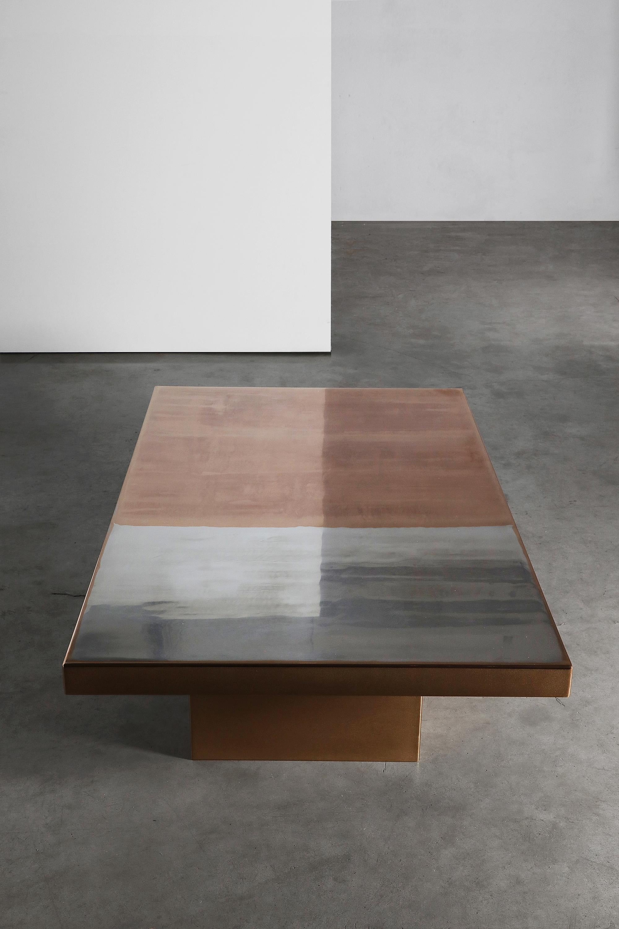 Marcin Rusak Studio’s Merging Metals collection focuses on showcasing the painterly qualities of merging metals, with the aim to instil artistic expression into the industrial processes associated with this material. The collection adopts a metal
