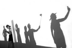 Humanité - Digitalité Coucher de soleil à Santorin - Photographie symbolique en noir et blanc