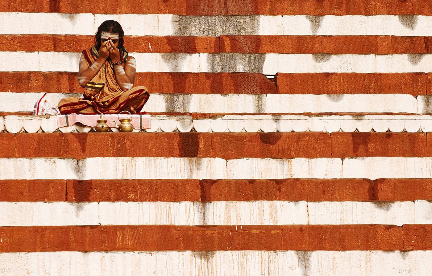 Figurative Photograph Marcin Ryczek - The United States of India - Photographie de rue symbolique contemporaine