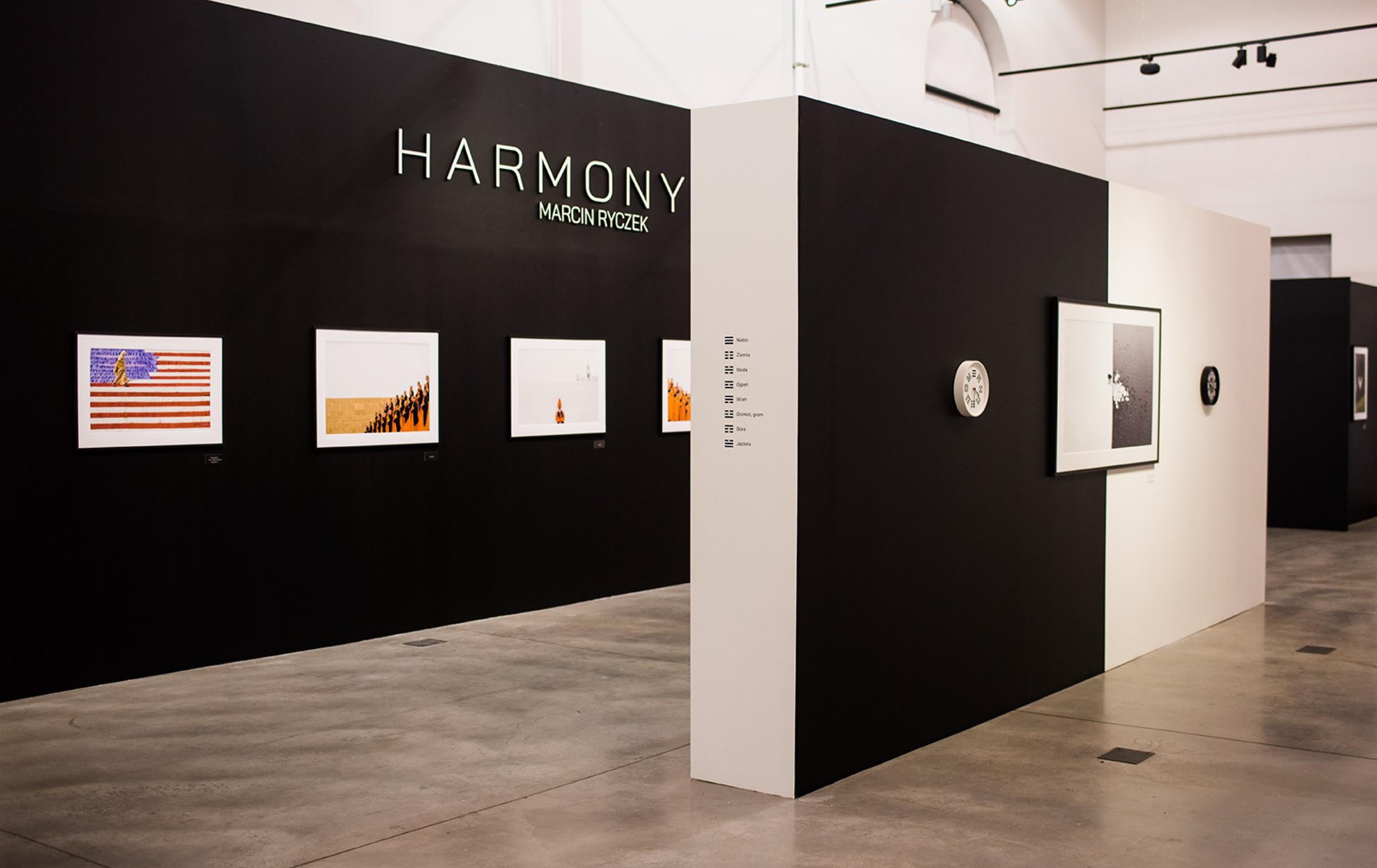Towers to God - Photographie de rue contemporaine, minimaliste et symbolique en vente 3