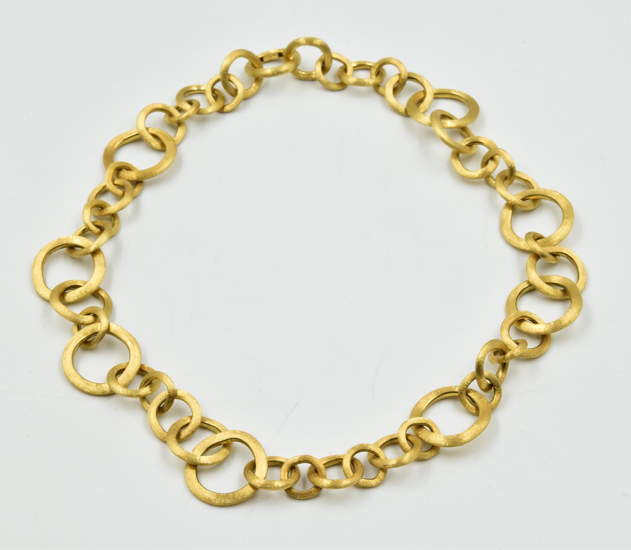 Yellow gold necklace made with pleasing organic shapes. Artistic, circular jewels connected among themselves and engraved with the ancient Bulino technique.