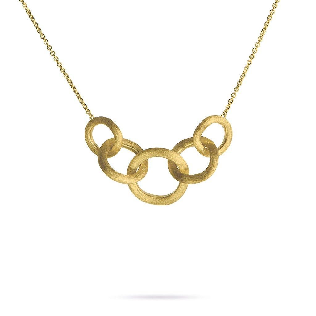 Golden links that are as beautiful as they are easy to wear, this Jaipur Link Gold Necklace is hand engraved by Italian artisans. This piece is made in 18K gold and has a length of 16.5