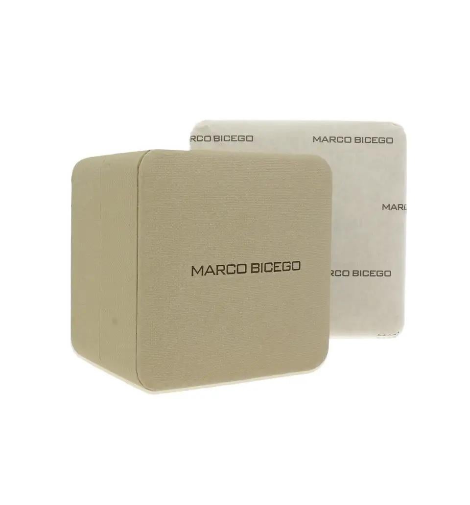 Marco Bicego 18 Karat Jaipur Mother of Pearl Petite Studs, OB957 MPW Y In New Condition In Wilmington, DE