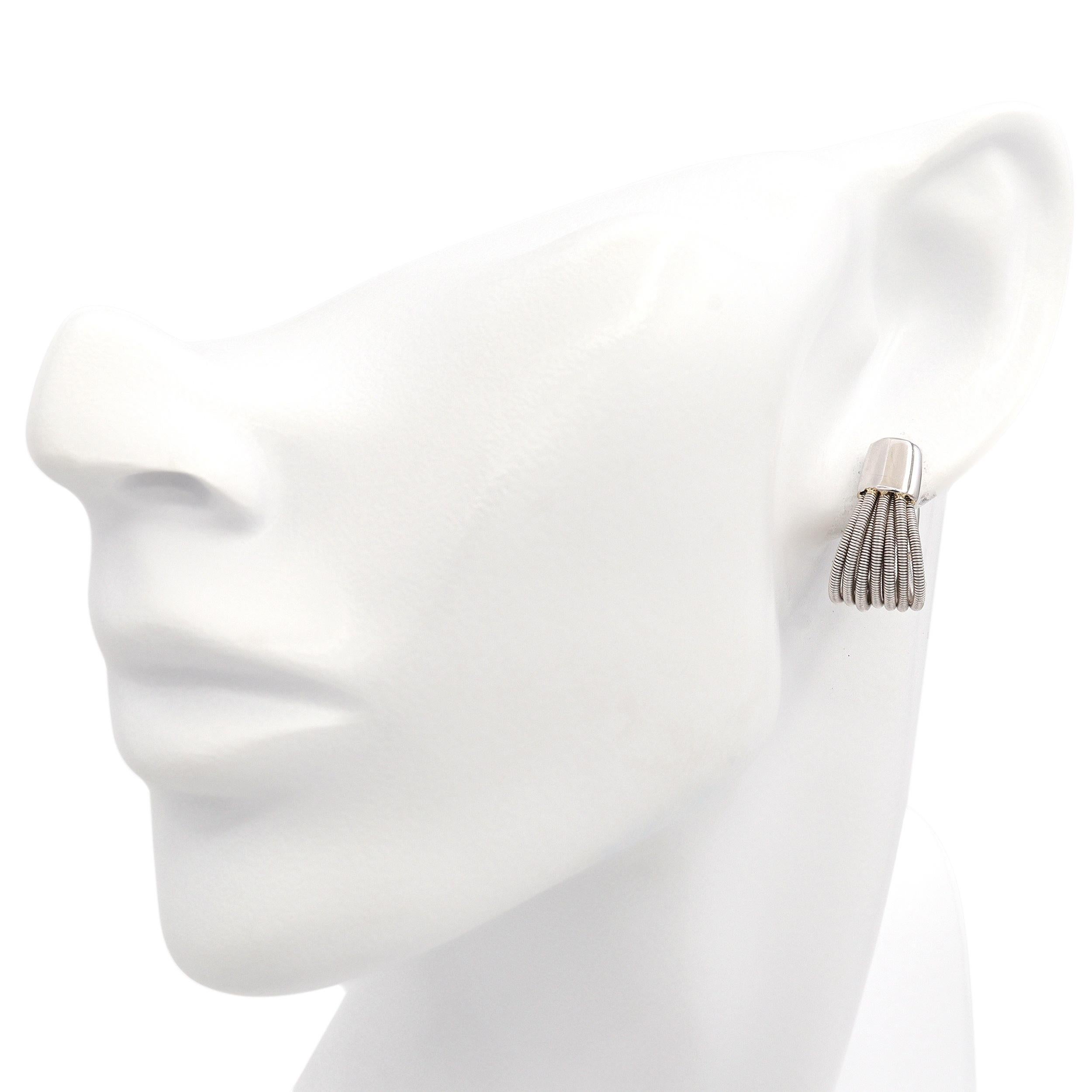 Contemporaneo Orecchini a cerchio con cavo in oro bianco 18k di Marco Bicego in vendita