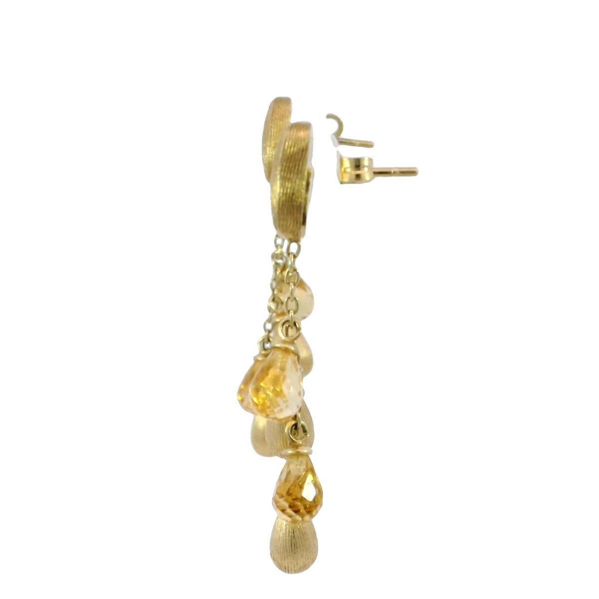 Marco Bicego Orecchini a filo singolo in oro giallo 14k con citrino Siviglia

Questi eleganti orecchini pendenti di Marco Bicego fondono senza sforzo il lusso con la vestibilità quotidiana. Realizzato in oro giallo 14 carati, il design inizia con
