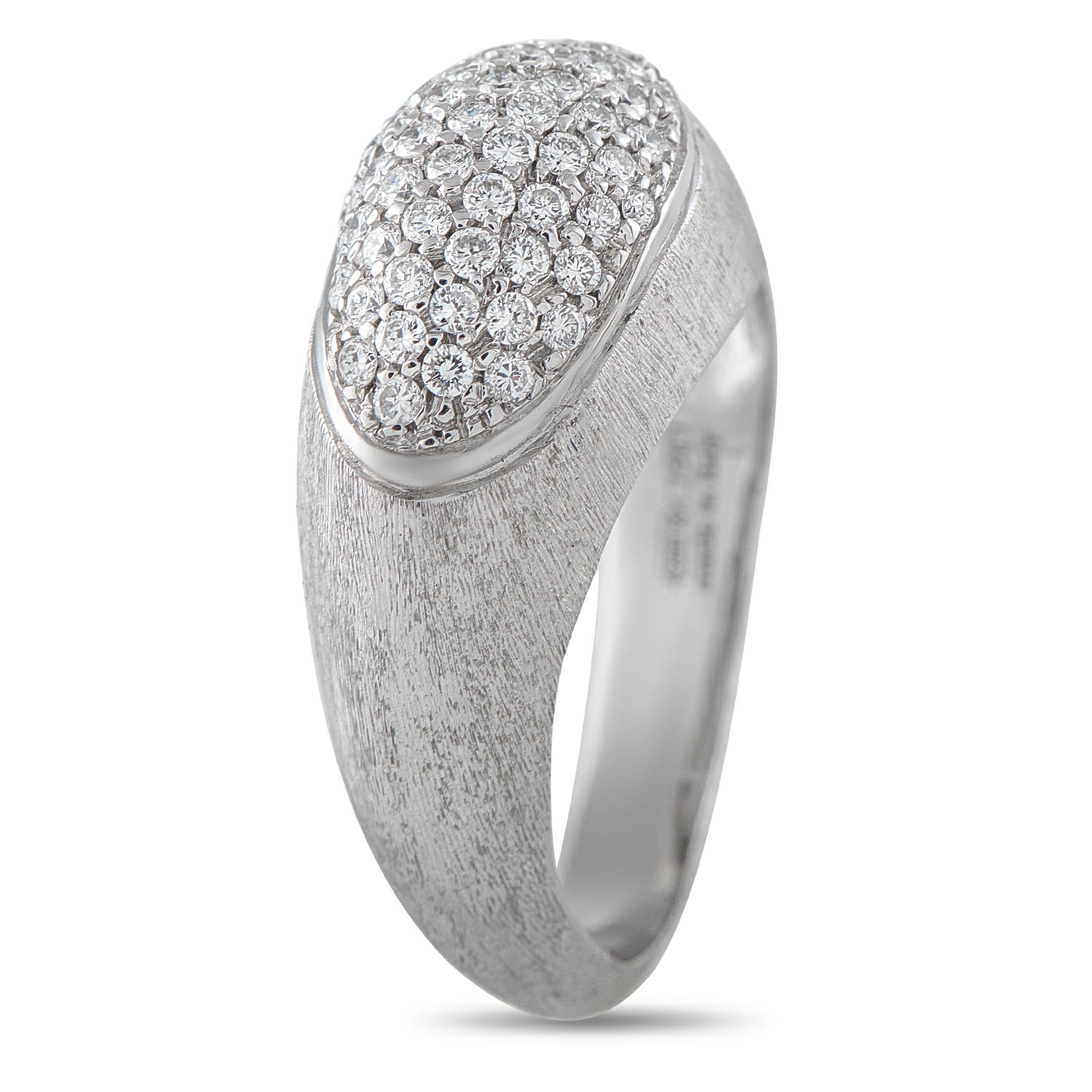 Dieser fein gearbeitete Ring Confetti Isola von Marco Bicego ist voll von dynamischen Details. In der Mitte einer strukturierten Fassung aus 18 Karat Weißgold setzen Diamanten mit einem Gesamtgewicht von 0,41 Karat ein funkelndes Zeichen. Mit einem