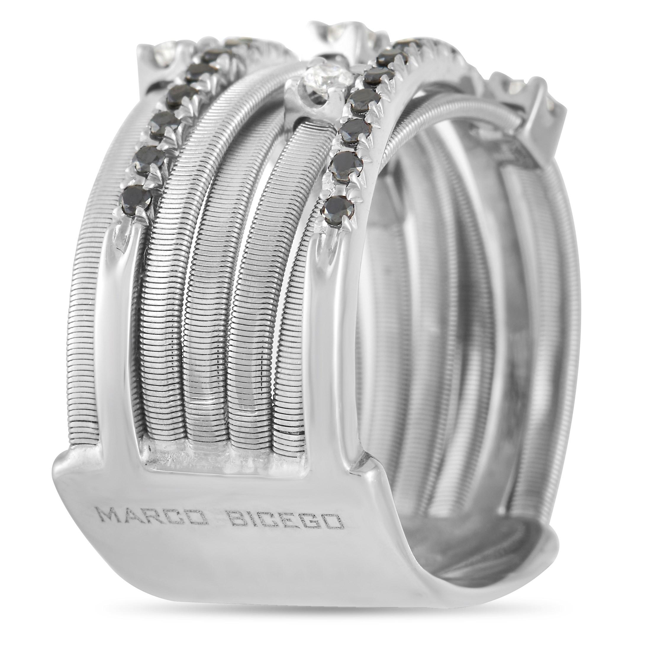 Dieser Ring von Marco Bicego hat ein modernes Stilgefühl, wie Sie es noch nie gesehen haben. Die aus 18-karätigem Weißgold gefertigten Kordelstränge setzen 0,25 Karat weiße und 0,25 Karat schwarze Diamanten kühn in Szene. Dieses elegante Design