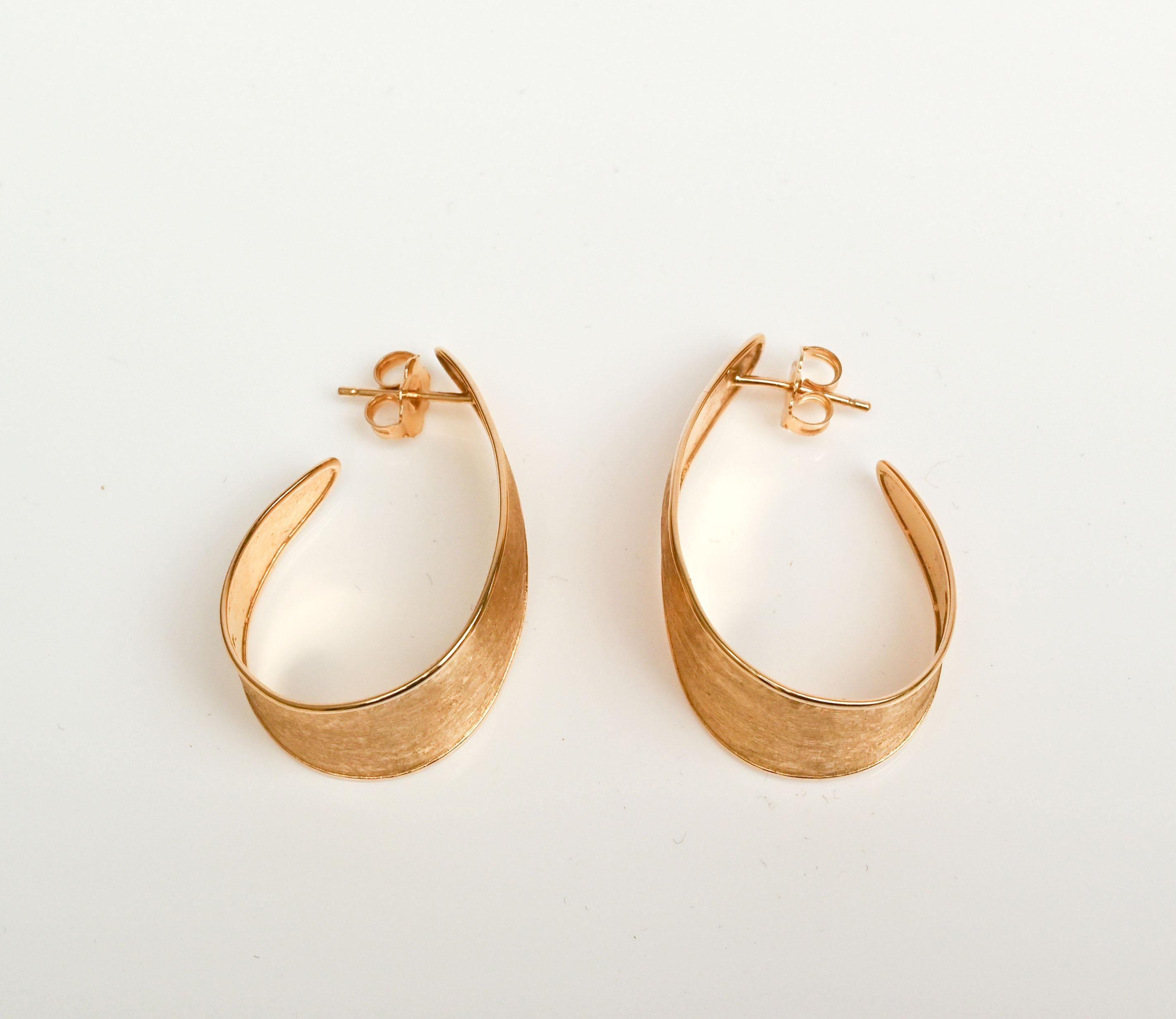 Marco Bicego Gold Hoop Earrings In Excellent Condition For Sale In Darnestown, MD