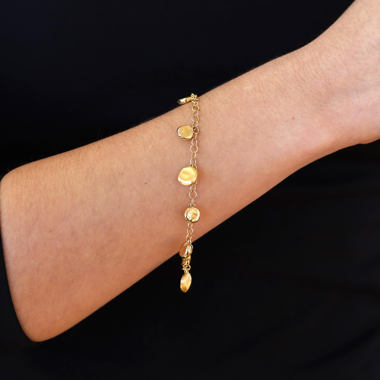 Marco Bicego Jaipur Bracciale Charm in oro 18k Design/One in pensione In condizioni buone in vendita a Santa Barbara, CA
