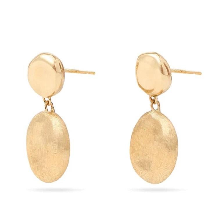 18K Gelbgold Gravierte & polierte Doppeltropfen-Ohrringe

Inspiriert von einem tropischen indischen Sonnenuntergang und dem Erbe der Steinmetzkunst in Jaipur, zeichnet sich die Collection'S durch ihre mehrfarbigen Edelsteine im Prismenschliff aus.