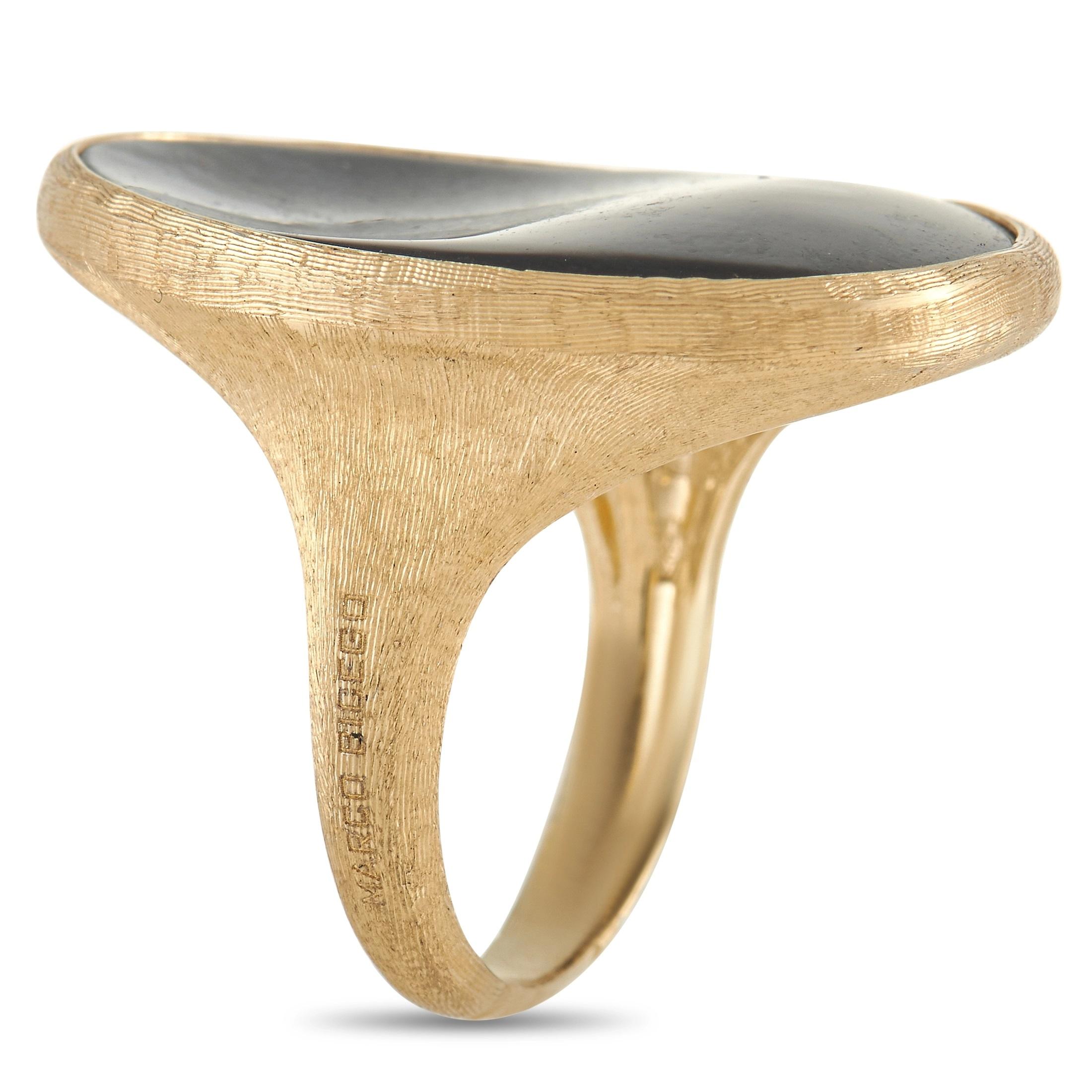 This modern Marco Bicego ring from the Lunaria collection is a fun abstract piece. The ring is made with 18K yellow gold and is features a black mother of pearl set on top. The ring has a band thickness of 3 mm, a top height of 6 mm, and top