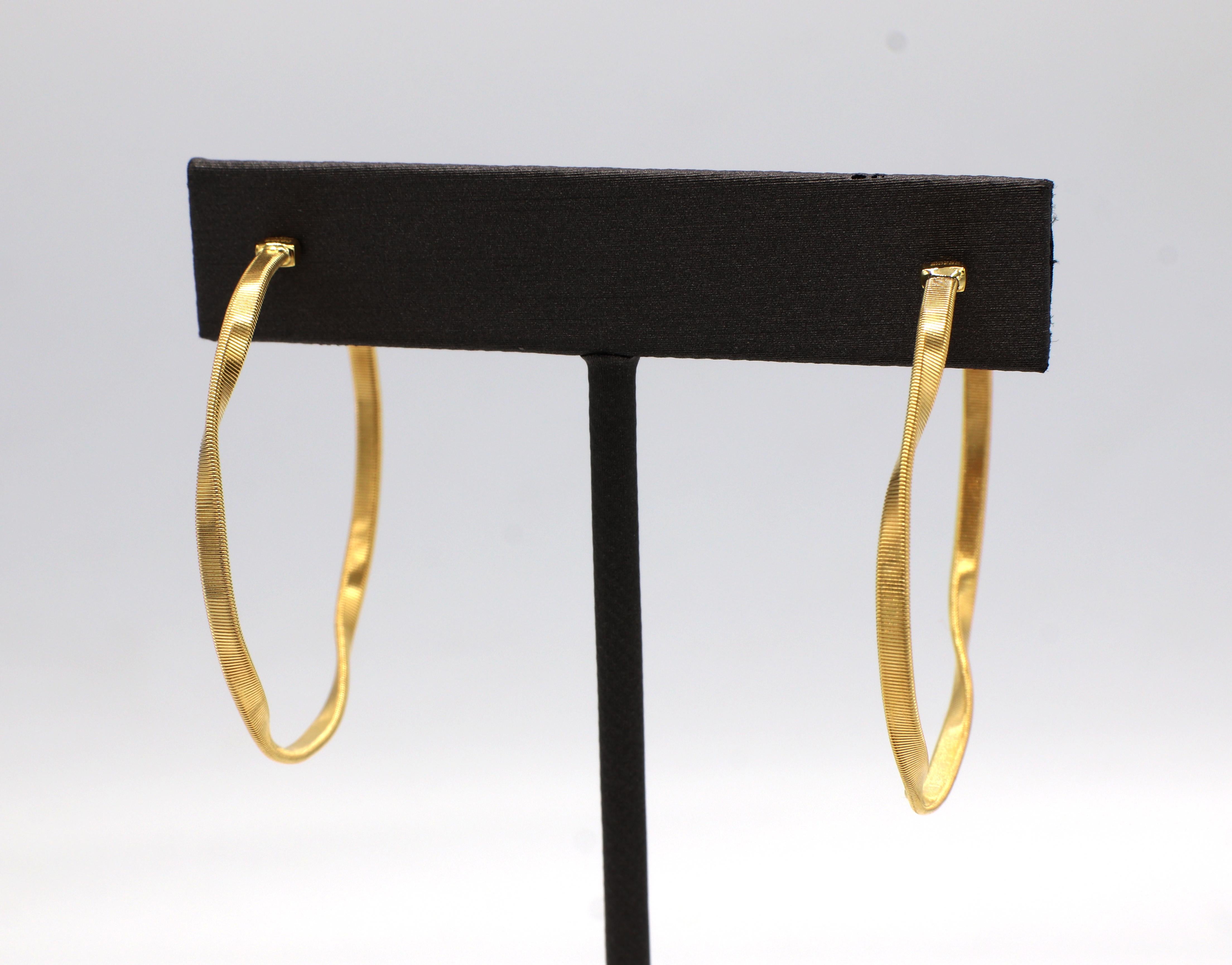 Marco Bicego Marrakech Collection 18K Yellow Gold Medium Hoop Earrings
Metal: 18k yellow gold
Weight: 6.82 grams
Diameter: 1.57 inch
Width: 2.3mm
Retail: $1,730 USD