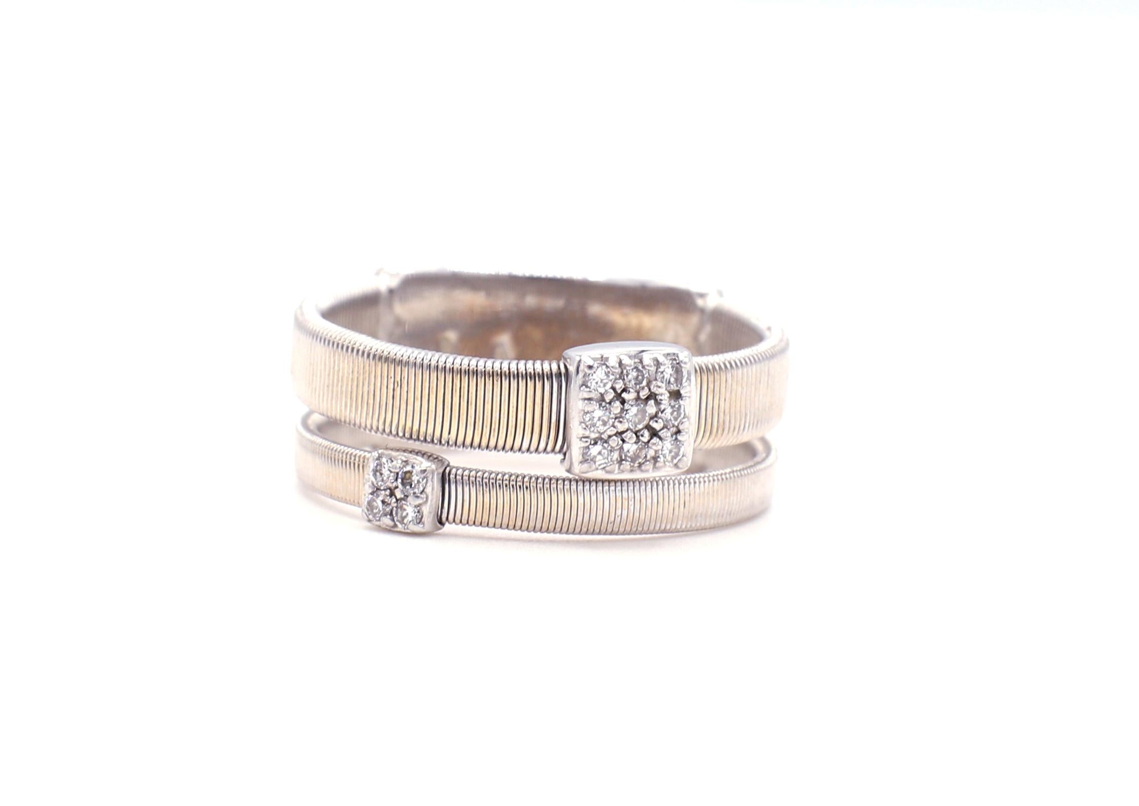 Marco Bicego Masai 18 Karat Weißgold Zwei Strang Natürlicher Diamant Ring
Metall: 18k Weißgold
Gewicht: 5.81 Gramm
Diamanten: Ca. .12 CTW G-H VS runde natürliche Diamanten
Größe: 7 (US)
Breite: 7,8 mm
Unterzeichnet: MARCO BICEGO hergestellt in