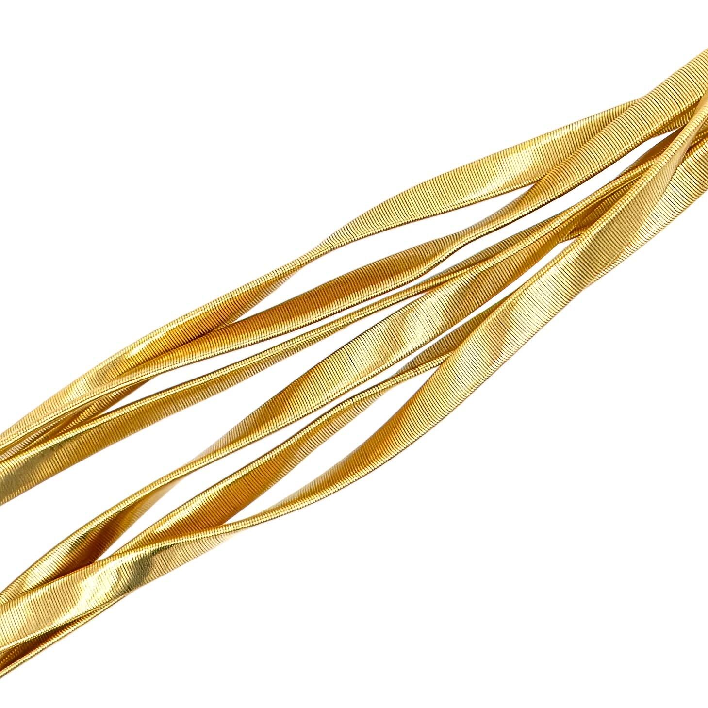 Collana in oro giallo e bianco 18 carati e diamanti, Marco Bicego, Italia.  La collana Marrakech in oro giallo è composta da tre lunghezze intrecciate di oro satinato, completate da una chiusura in oro giallo impreziosita da circa 27 diamanti tondi
