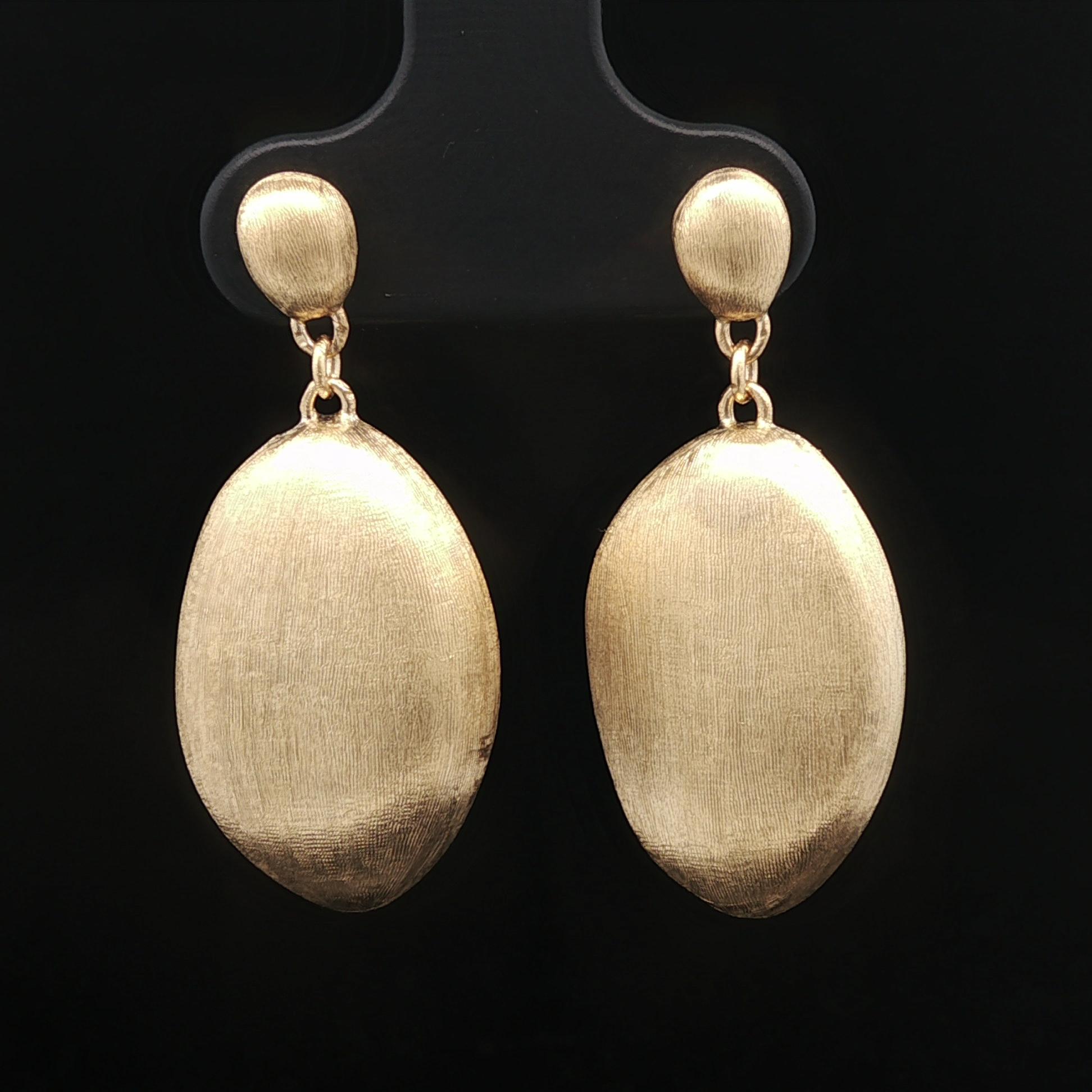 Marco Bicego Yellow Gold Brushed Finish Siviglia Dangle Bean Drop Earrings in vendita 1