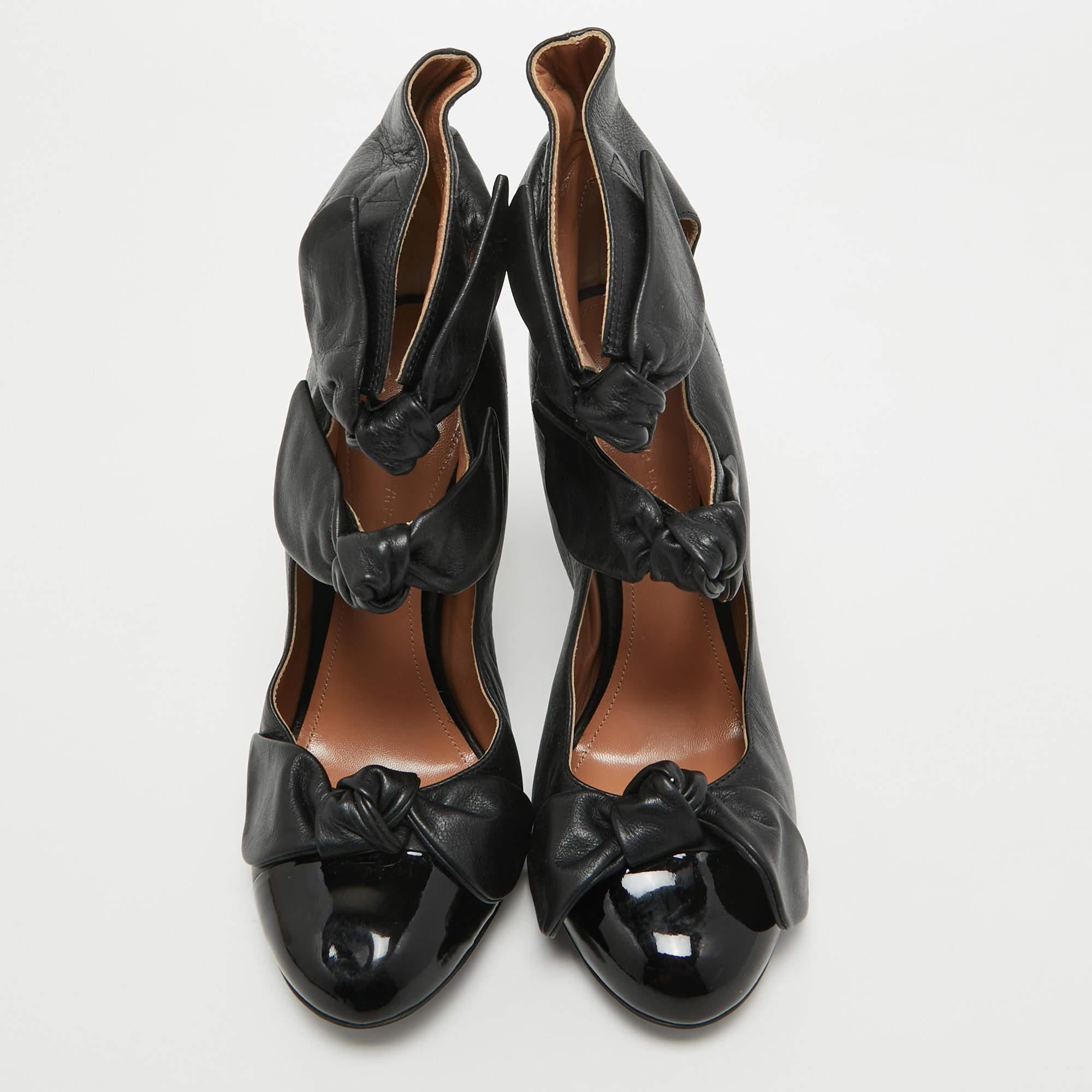 Marco de vincenzo Black Leather and Patent Cap Toe Triple Bow Pumps Size 39 In Good Condition For Sale In Dubai, Al Qouz 2