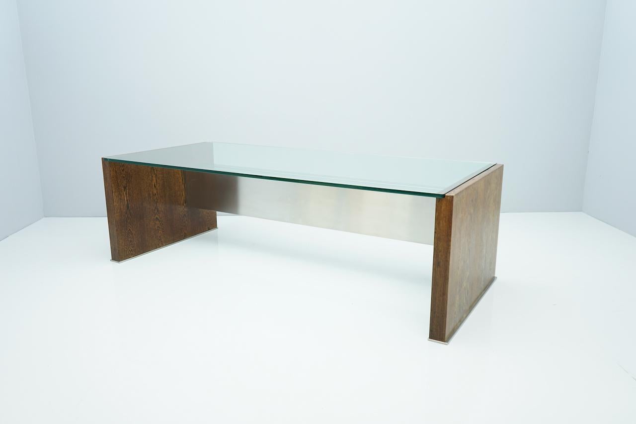 Executive writing desk by Marco Fantoni for Tecno in Wenge, 1960s.

Wenge veneer on the sides, brushed steel and glass
with Tecno label.


Good condition with small scratches on the glass top.

 