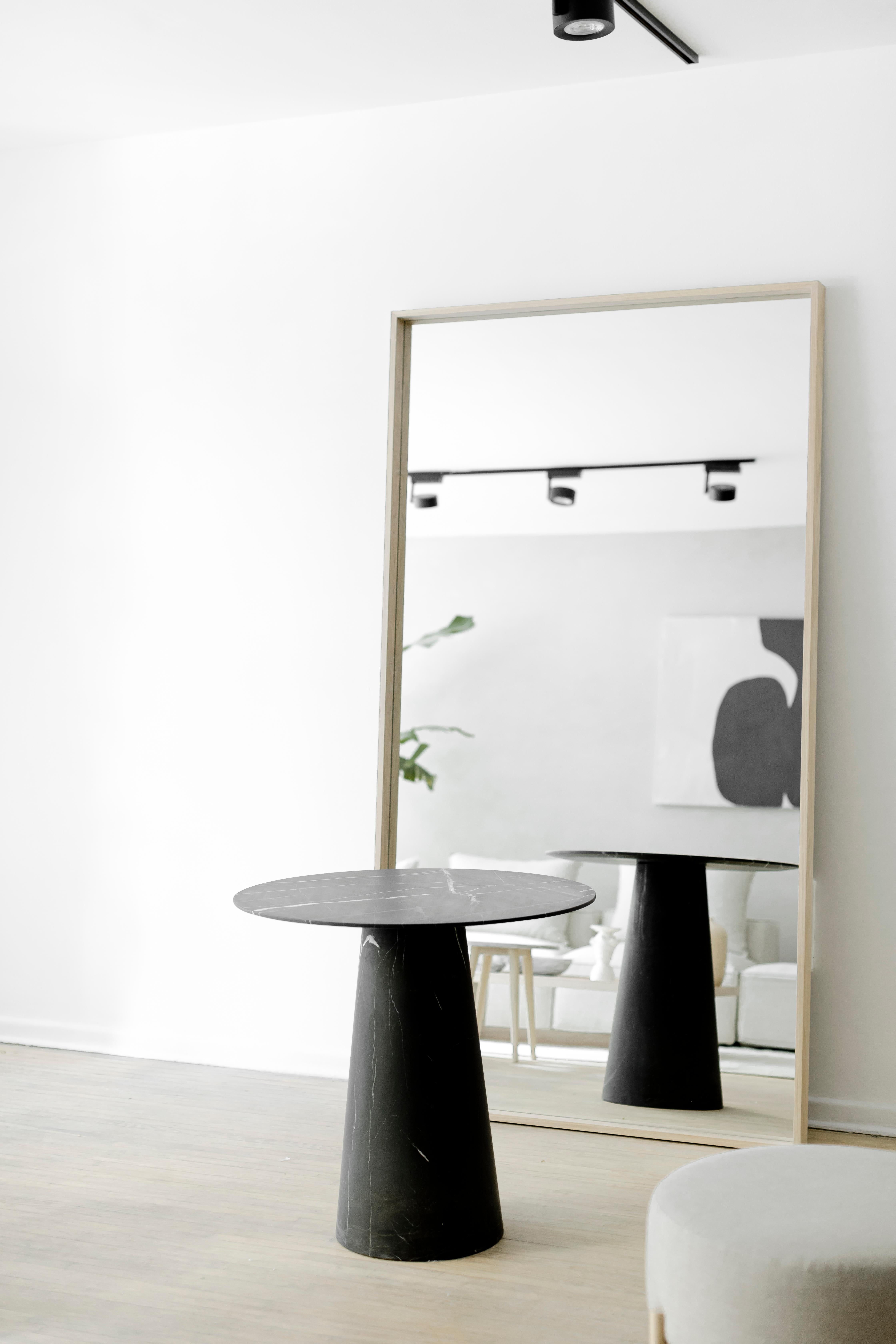 Marco Großer Spiegel mit Rahmen aus weißem Eichenfurnier (Furnier) im Angebot