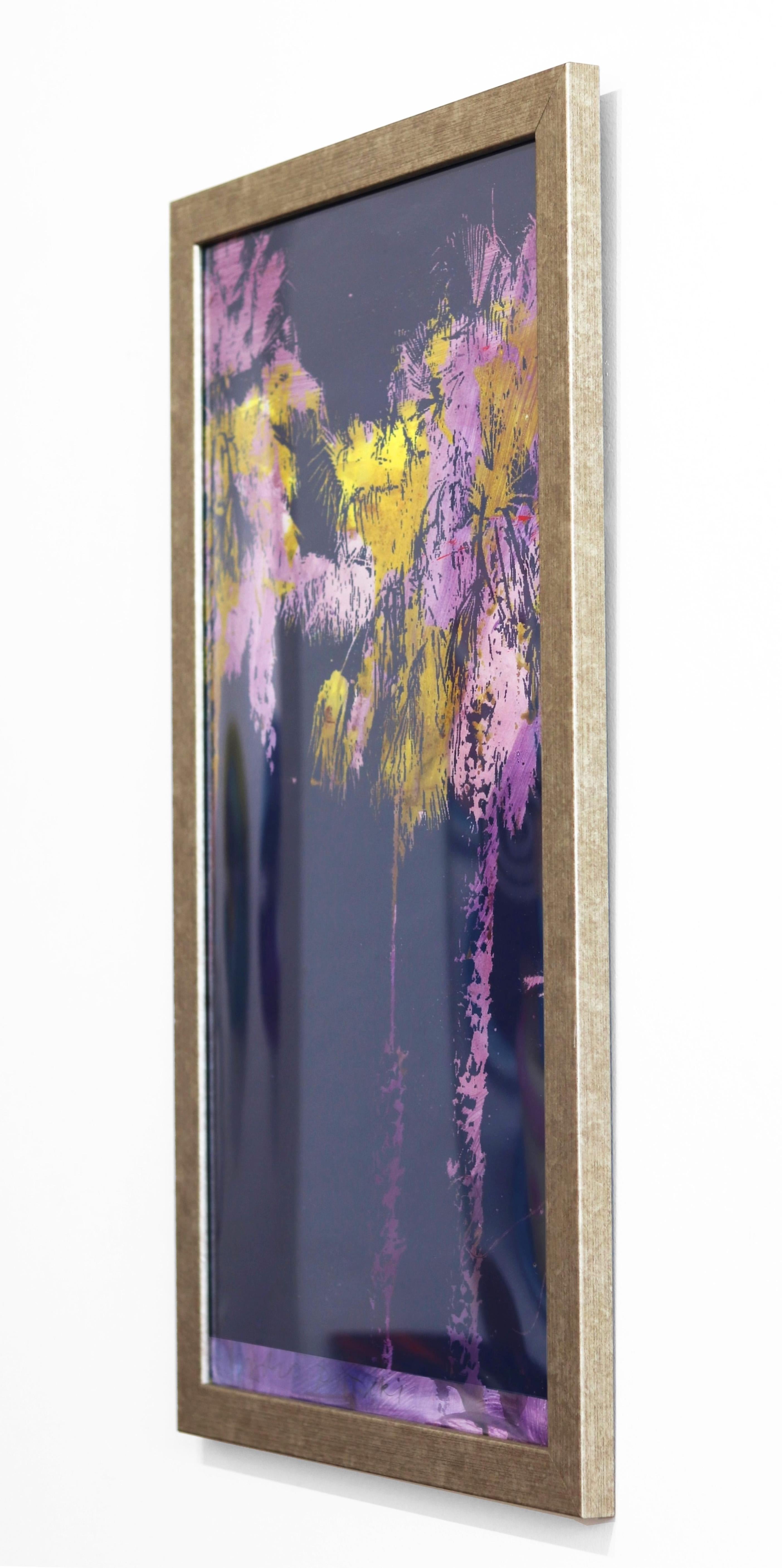 Palmes violettes et jaunes - Photographie d'art pop de palmier vibrant encadrée  en vente 3