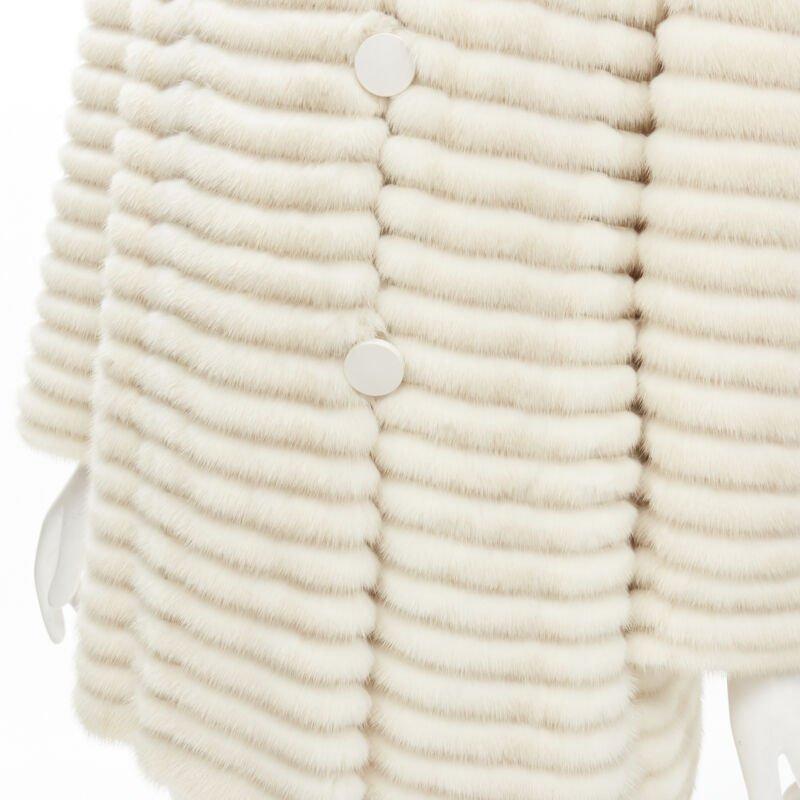 MARCO VANOLI - Veste à capuche asymétrique boutonnée en fourrure de tulle crème IT40 S en vente 3