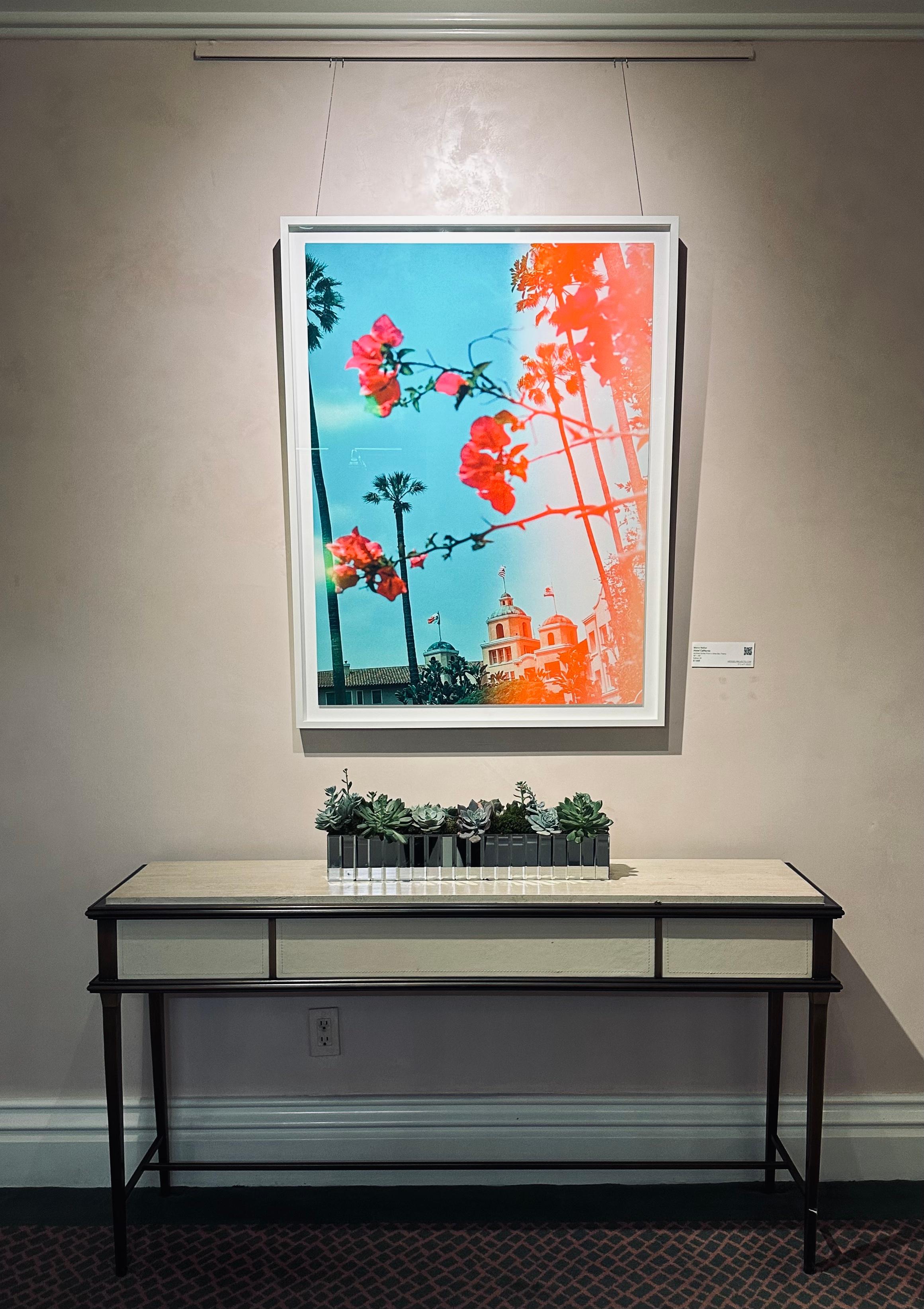 Hotel California - Print Contemporaneo di Marco Walker