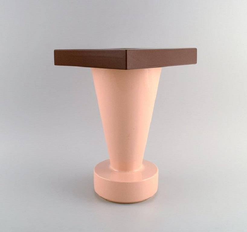 Marco Zanini pour Bitossi. Grand vase en céramique émaillée. 
Design italien, fin du 20e siècle.
Mesures : 30 x 20 cm.
En parfait état.
Estampillé.