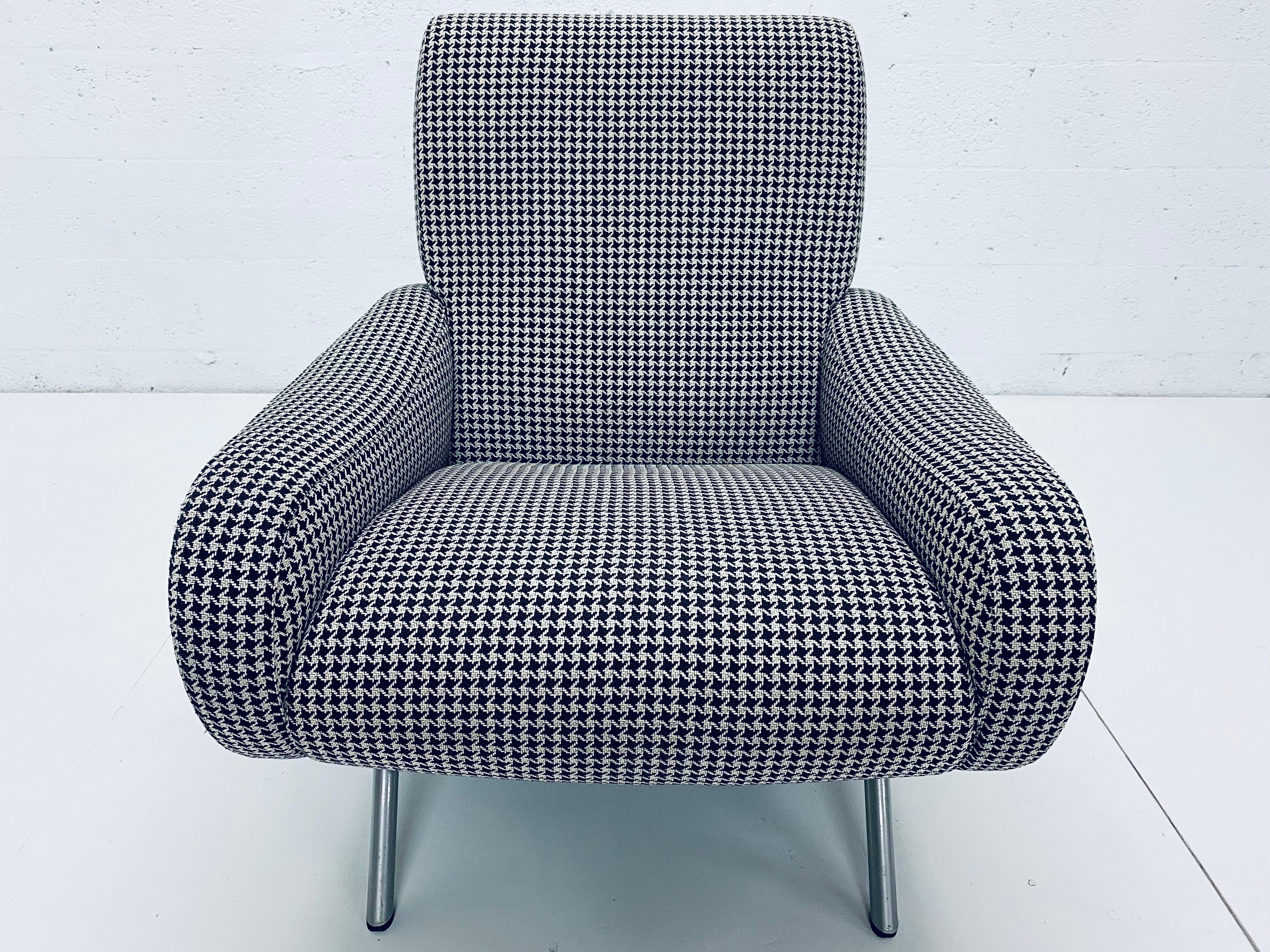 Marco Zanuso 720 lady chair by Arflex. Fabric is original and in excellent condition for age and use.

Marco Zanuso's 720 lady chair was awarded the Gold Medal at the 1951 Milan Triennale and rapidly achieved the status of a modern design icon.