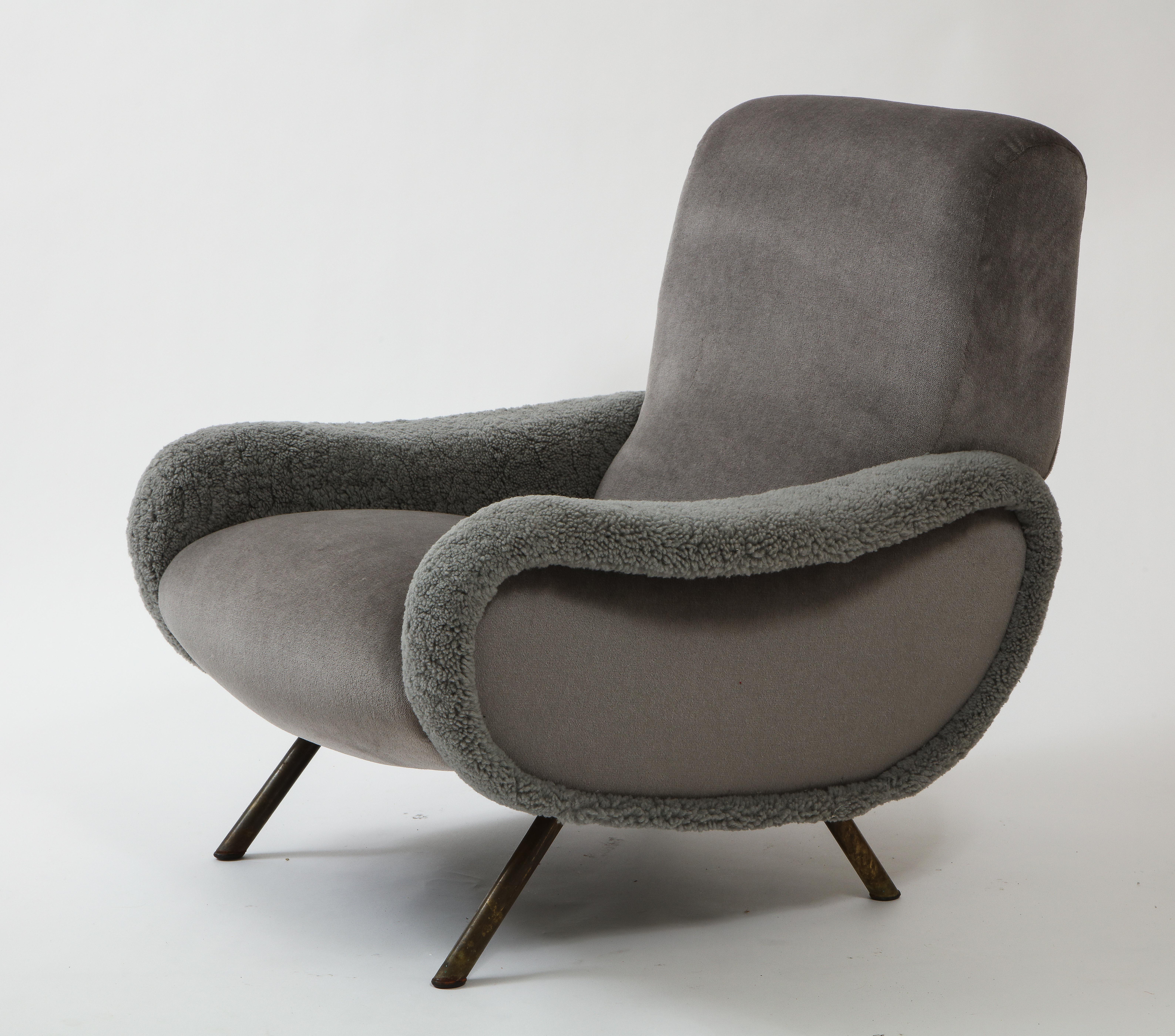 Marco Zanuso lady chair, mohair and shearling, midcentury Italy
Beautiful chair upholstered in mohair and shearling on the arms. Steel grey color.
Perfect for any decor.