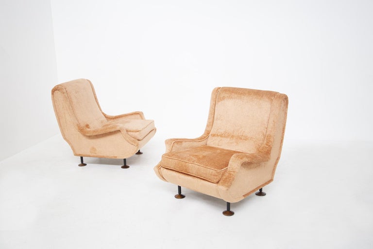 Gorgeous pair of vintage velvet armchairs designed by Marco Zanuso for Arflex in the 1960s. The armchairs have a wooden and iron support structure. The seat, back and armrests are fully upholstered in a beautiful orange velvet. The special feature