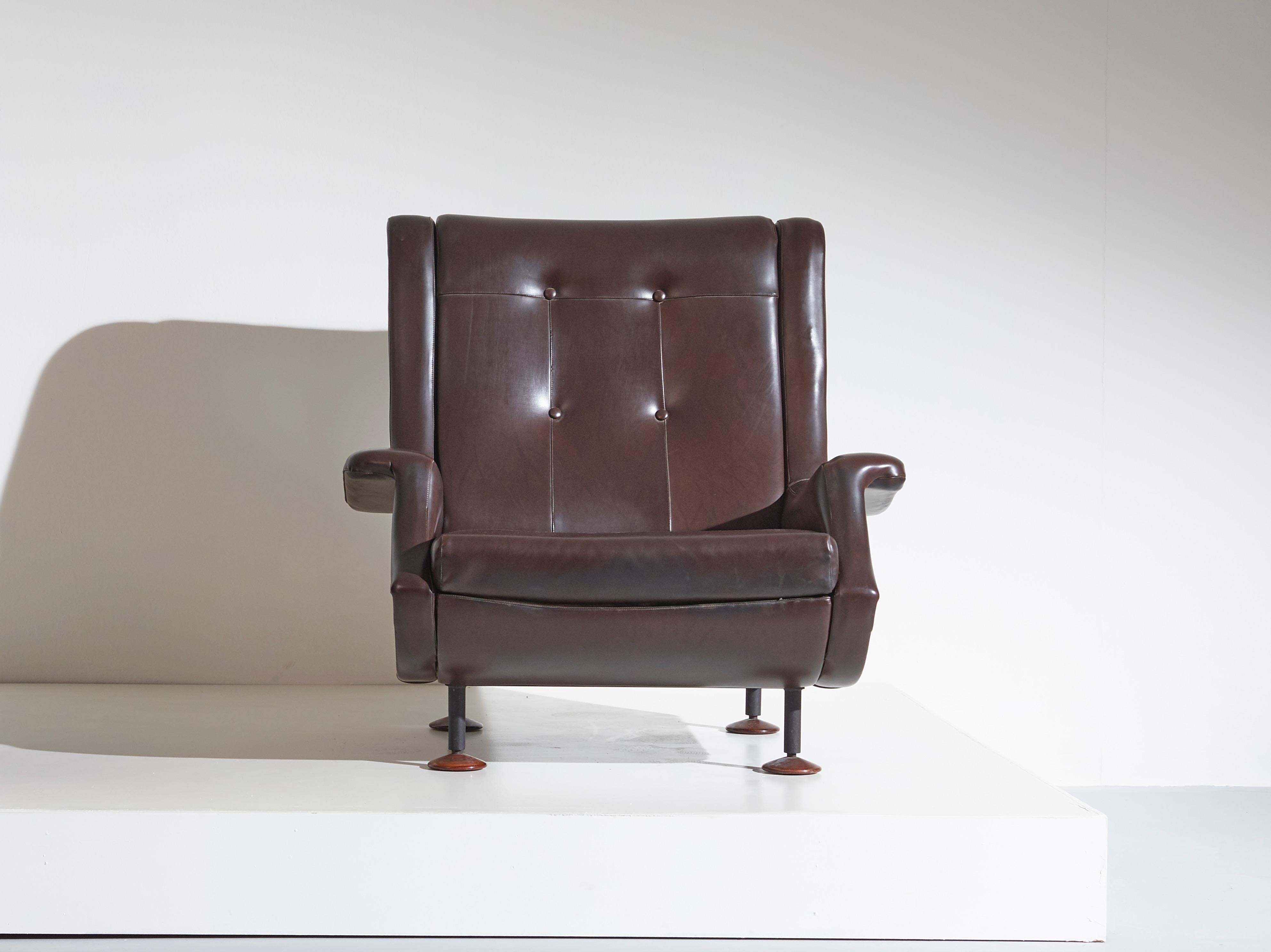 A regent armchair with black lacquered metal legs and walnut disk feet. Designed by Marco Zanuso for Arflex. 

Dimensions: 79 x 83 x 81 cm [DxWxH]

Condition: Some stains and abrasions on their leather. Overall good vintage