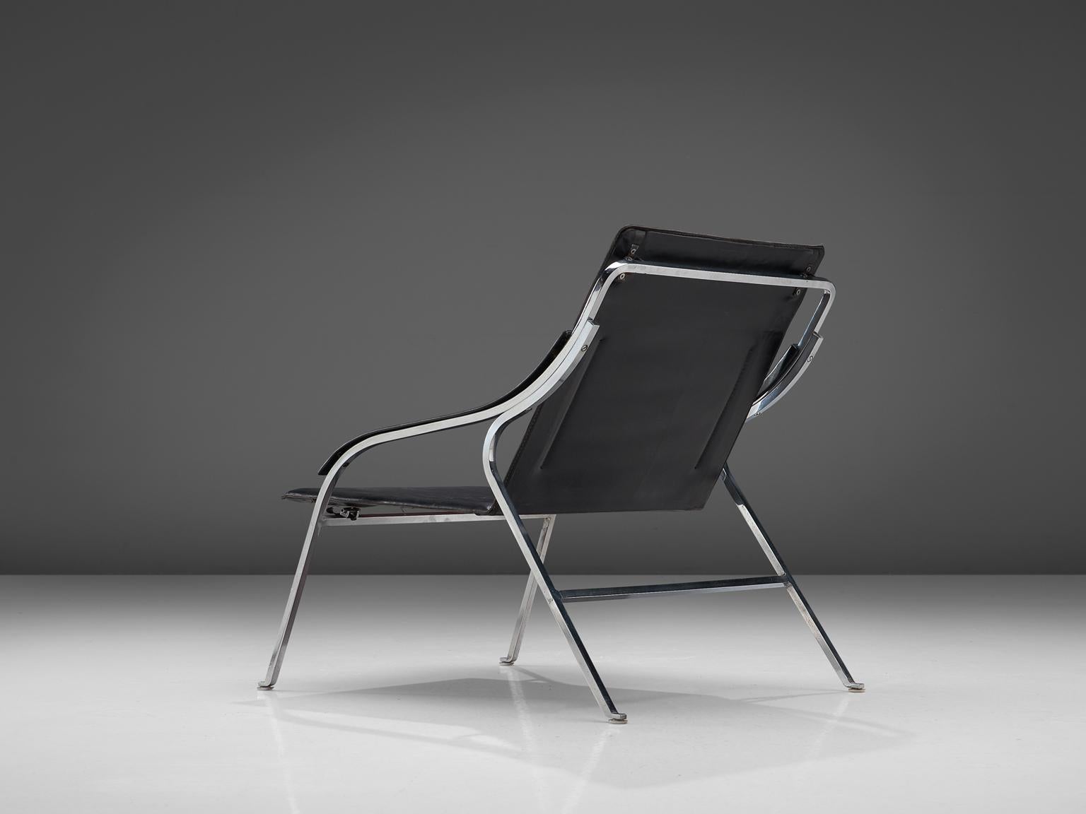Marco Zanuso for Arflex, black leather and steel, Italy, 1964.

This lounge chair by Zanuso remains among the best examples of armchairs designed by the architect. It is not only the ingenious slender design that distinguishes it, but also the