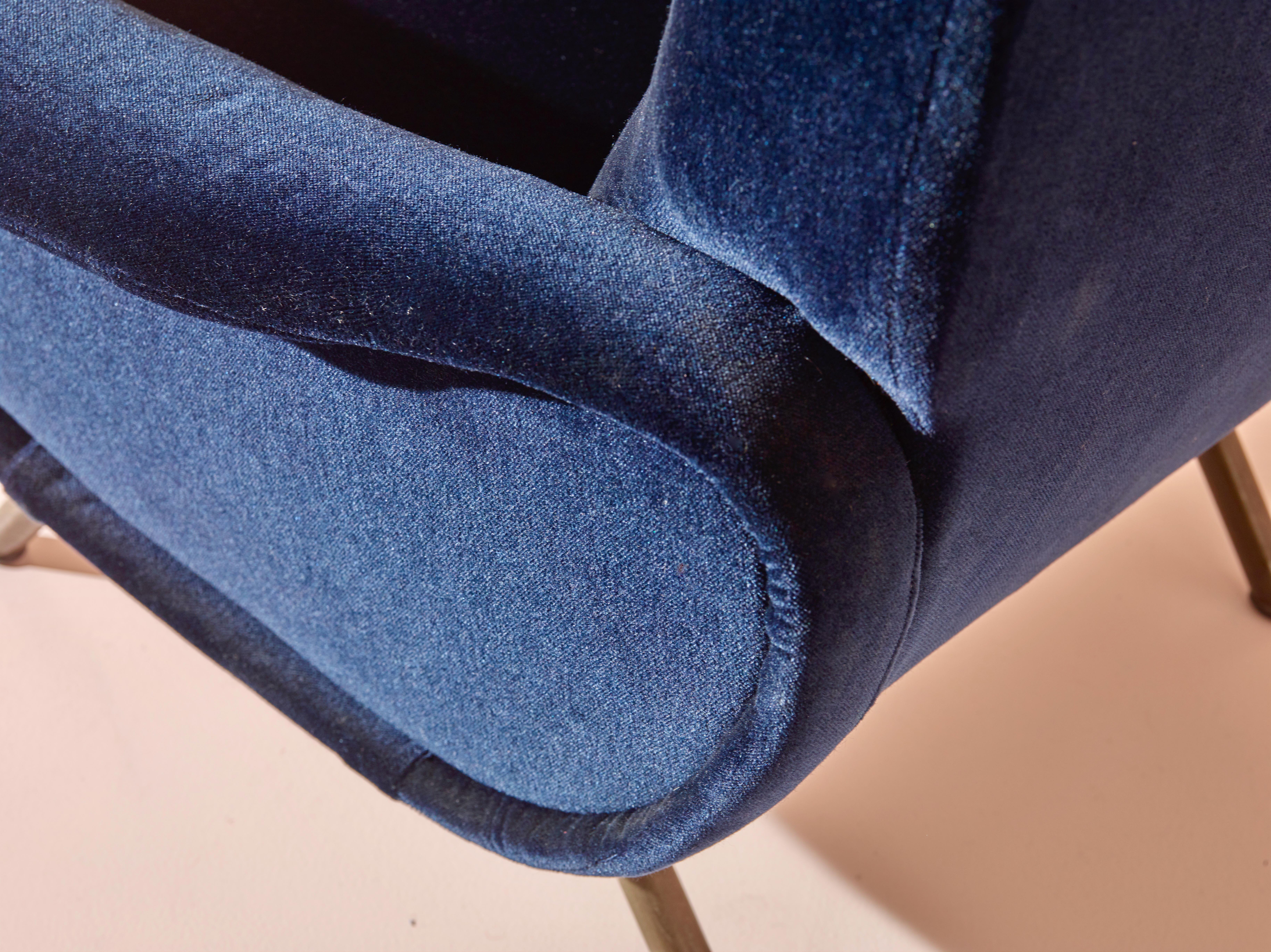 Marco Zanuso for Arflex, Italy, Pair of ''Lady'' Armchairs in Blue Cotton Velvet For Sale 4