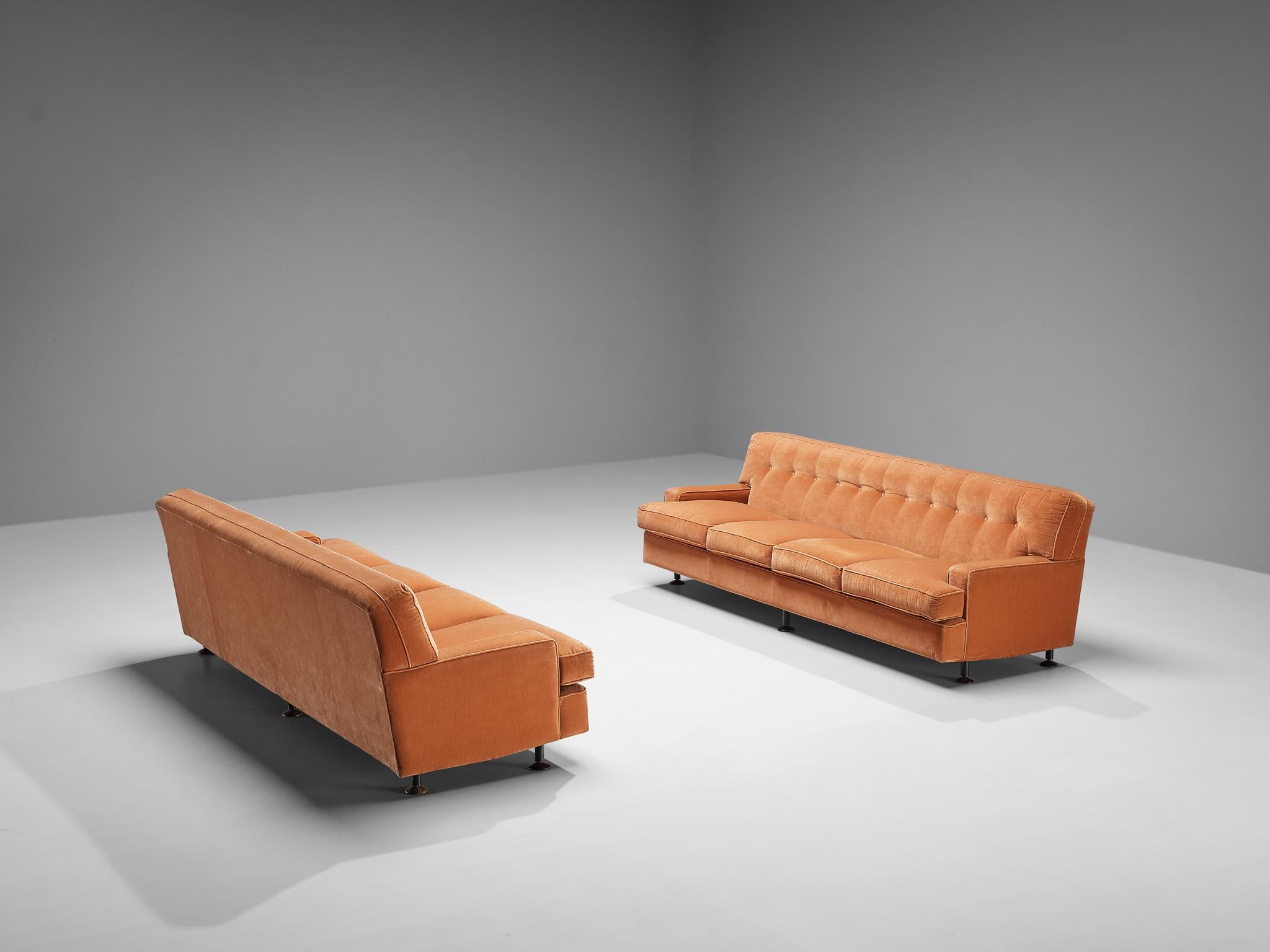 Marco Zanuso for Arflex, pair of 'Square' sofas, corduroy, coated steel, Italy, 1962 

This distinctive Square sofa by Marco Zanuso is made for the Italian furniture company Arflex in 1962. Characteristic for this model are the low positioned