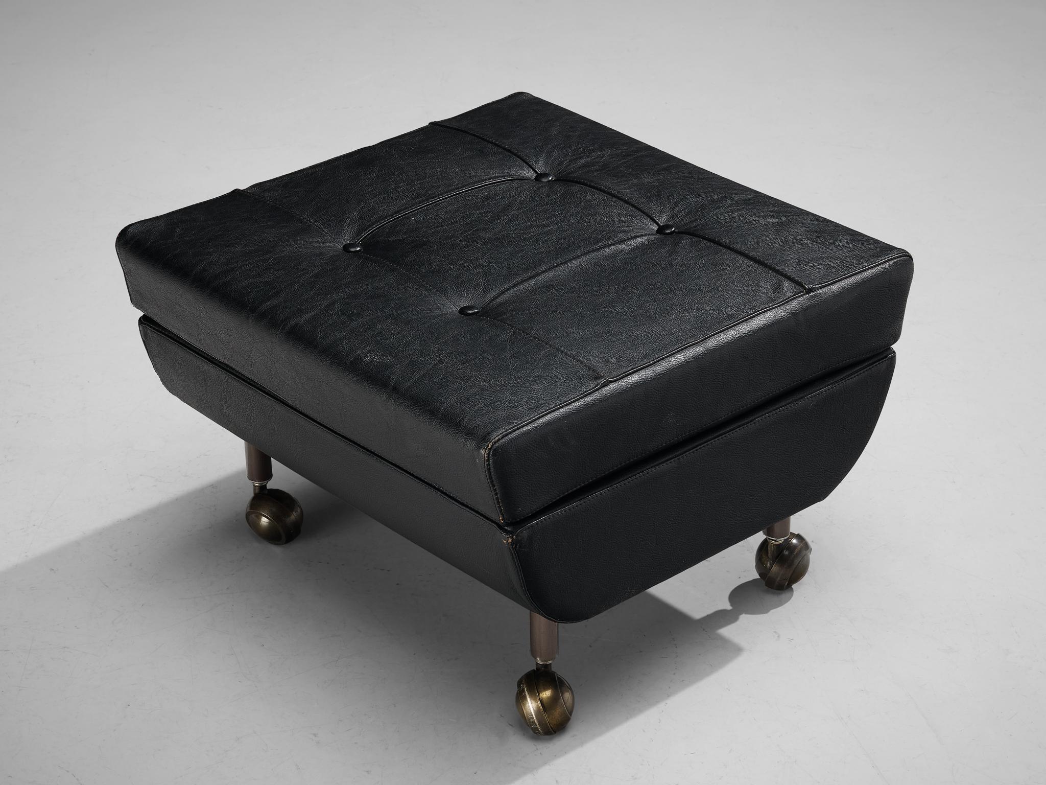 italien Marco Zanuso fauteuil de salon et repose-pieds 'Regent' en cuir noir pour Arflex  en vente