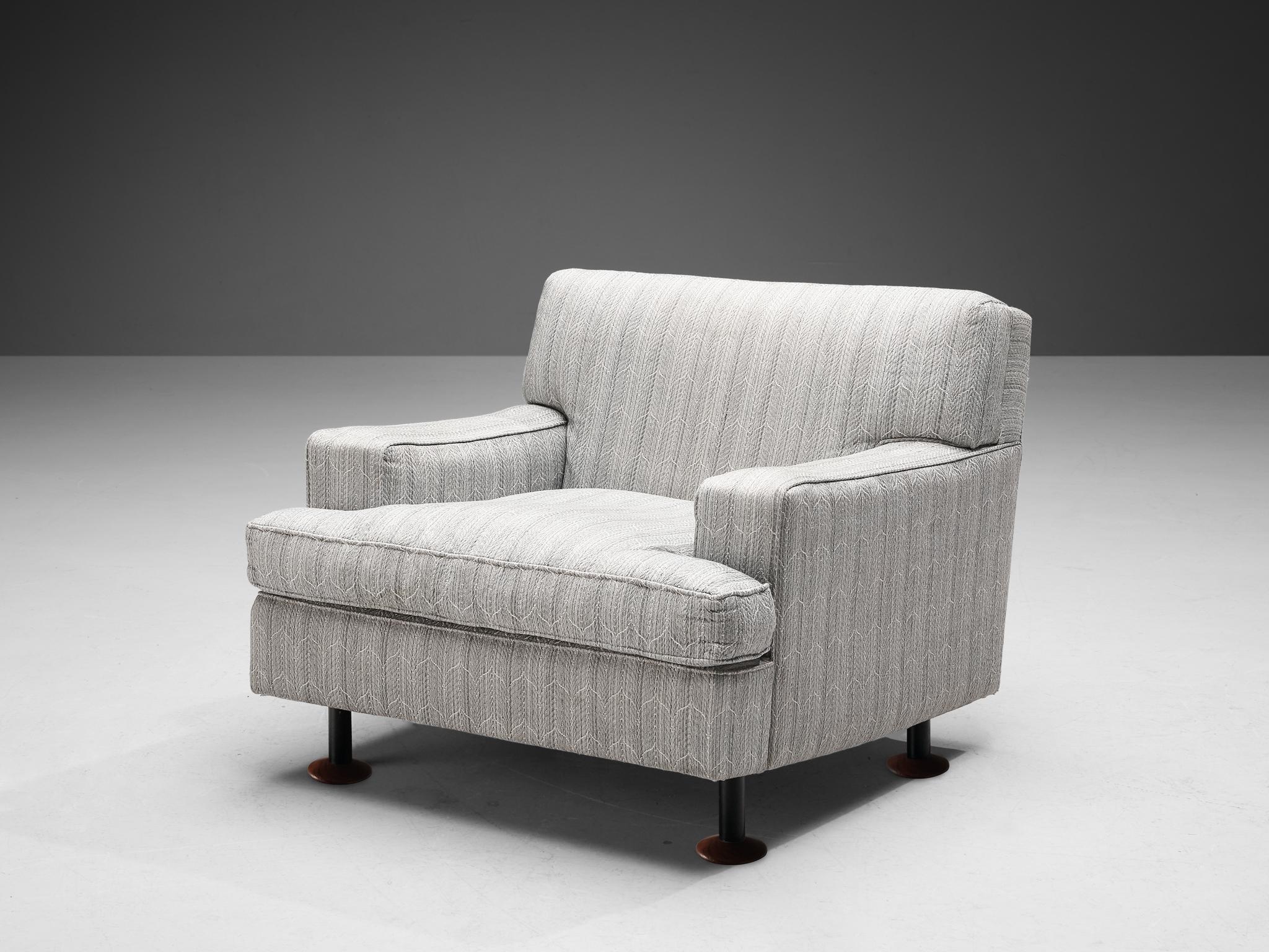 Marco Zanuso für Arflex, Sessel 'Square', Stoff, Metall, Holz, Italien, 1962

Dieser exzentrische Stuhl von Marco Zanuso ist gut ausgeführt und hat eine solide Konstruktion. Charakteristisch für dieses Modell sind die niedrig positionierten