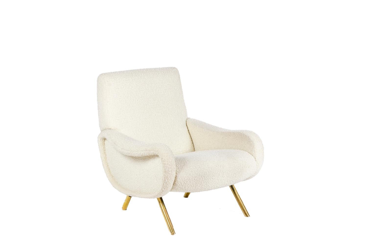 Marco Zanuso, attributed to. 
Artflex, edited by. 

Pair of armchairs, model “Lady”. Base in brass. Fabric in white color.

Travail réalisé dans les années 1950.