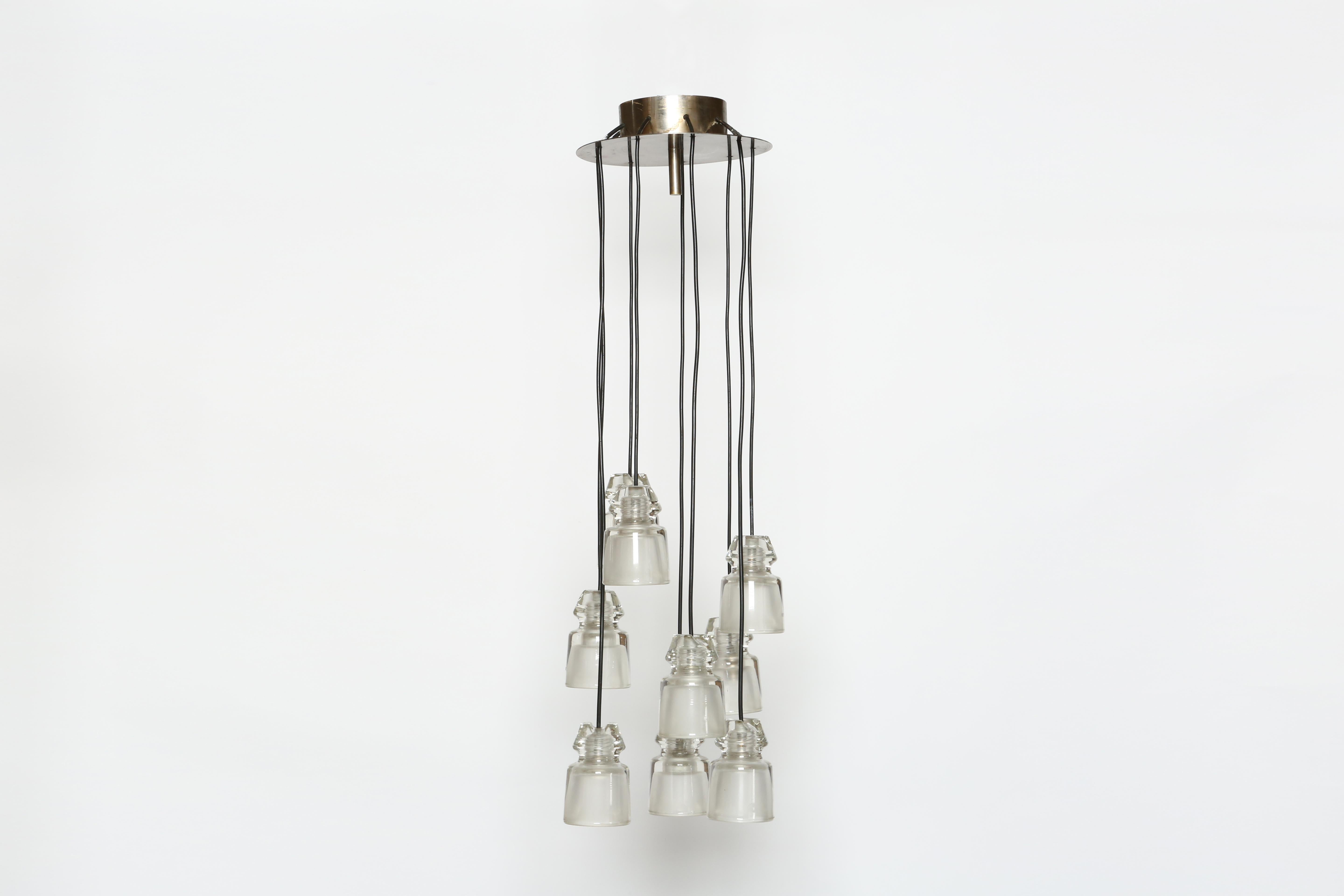 Lámpara en cascada de Marco Zanuso para Oluce.
Modelo 6119.
Diseñado y fabricado en Italia en la década de 1960.
Cristal, latón niquelado.
Raro y muy impresionante.
Nueve tomas de candelabro.
Recableado estadounidense gratuito previa solicitud.
La