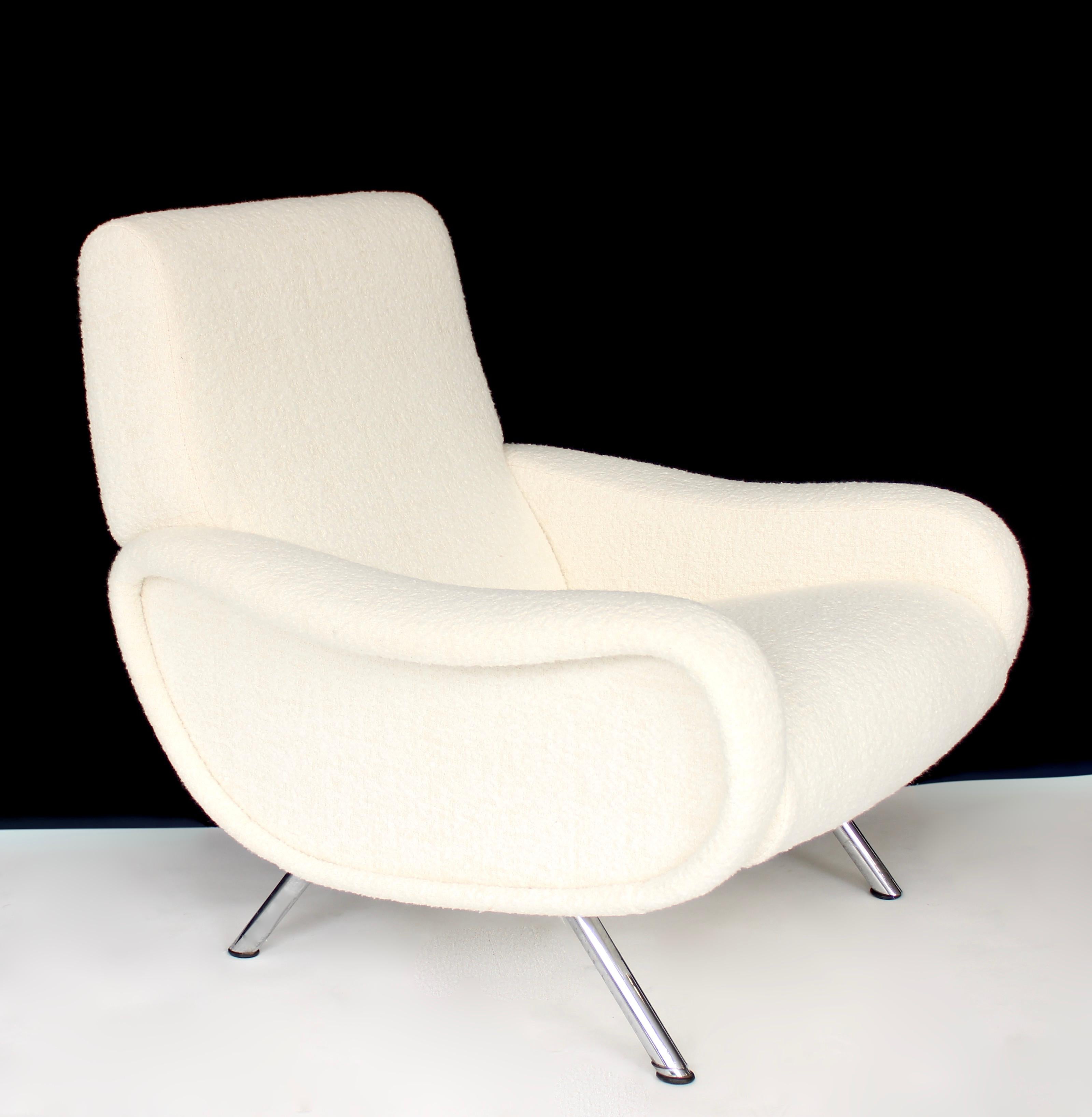 The Marco Zanuso lady chair was designed by Marco Zanuso for Arflex in 1951.
It won the award Medaglia d’oro or Gold Medal at the Milan IX Triennale in 1951. This lounge chair is so very comfortable and Classic elegance in a modern
