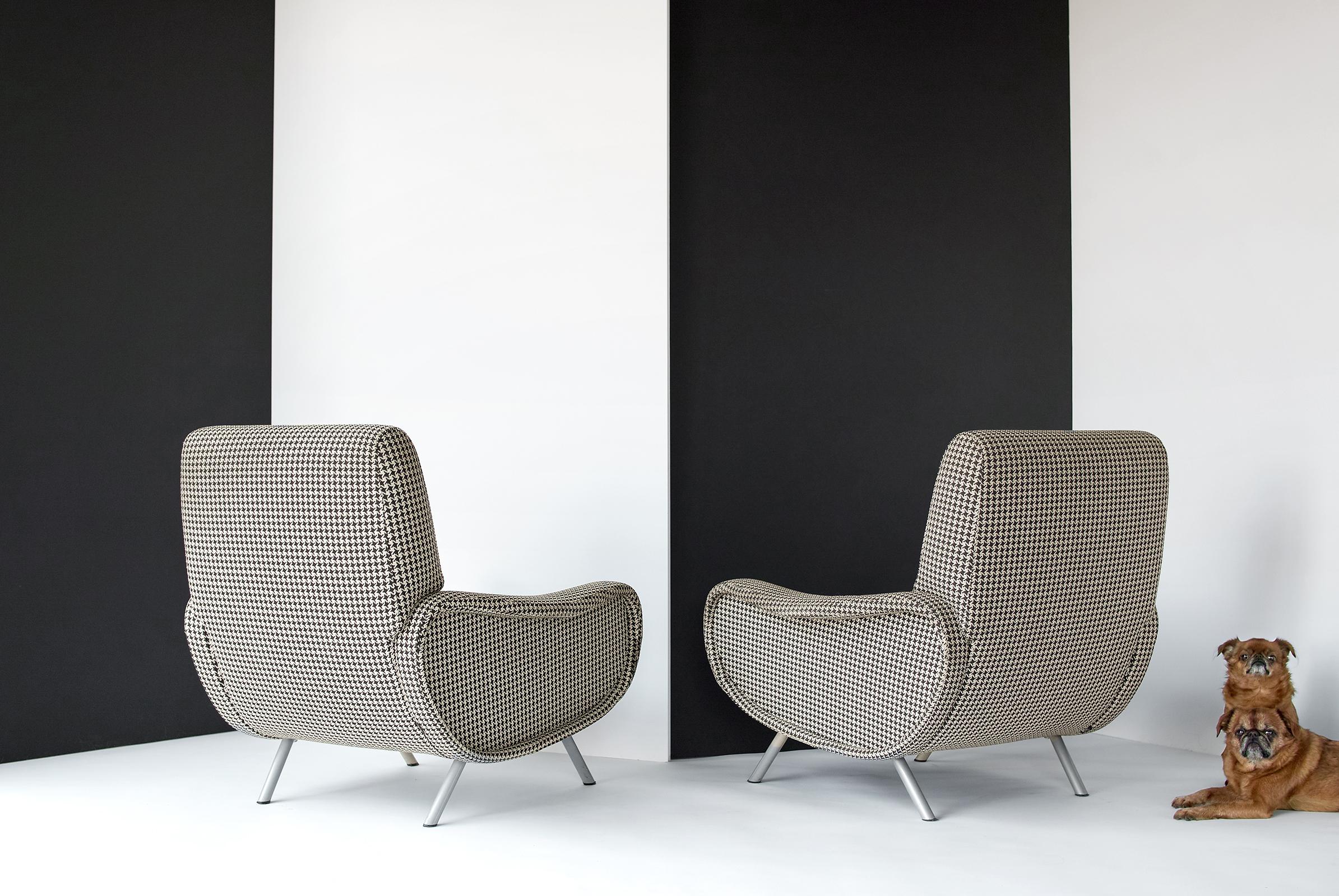 Designed in 1951 by Marco Zanuso for Arflex, the Lady armchair won the gold medal at the IX Milan Triennale in the same year. The armchair stands as a modern icon, the fruit of innovation that turned the traditional manufacturing technique for