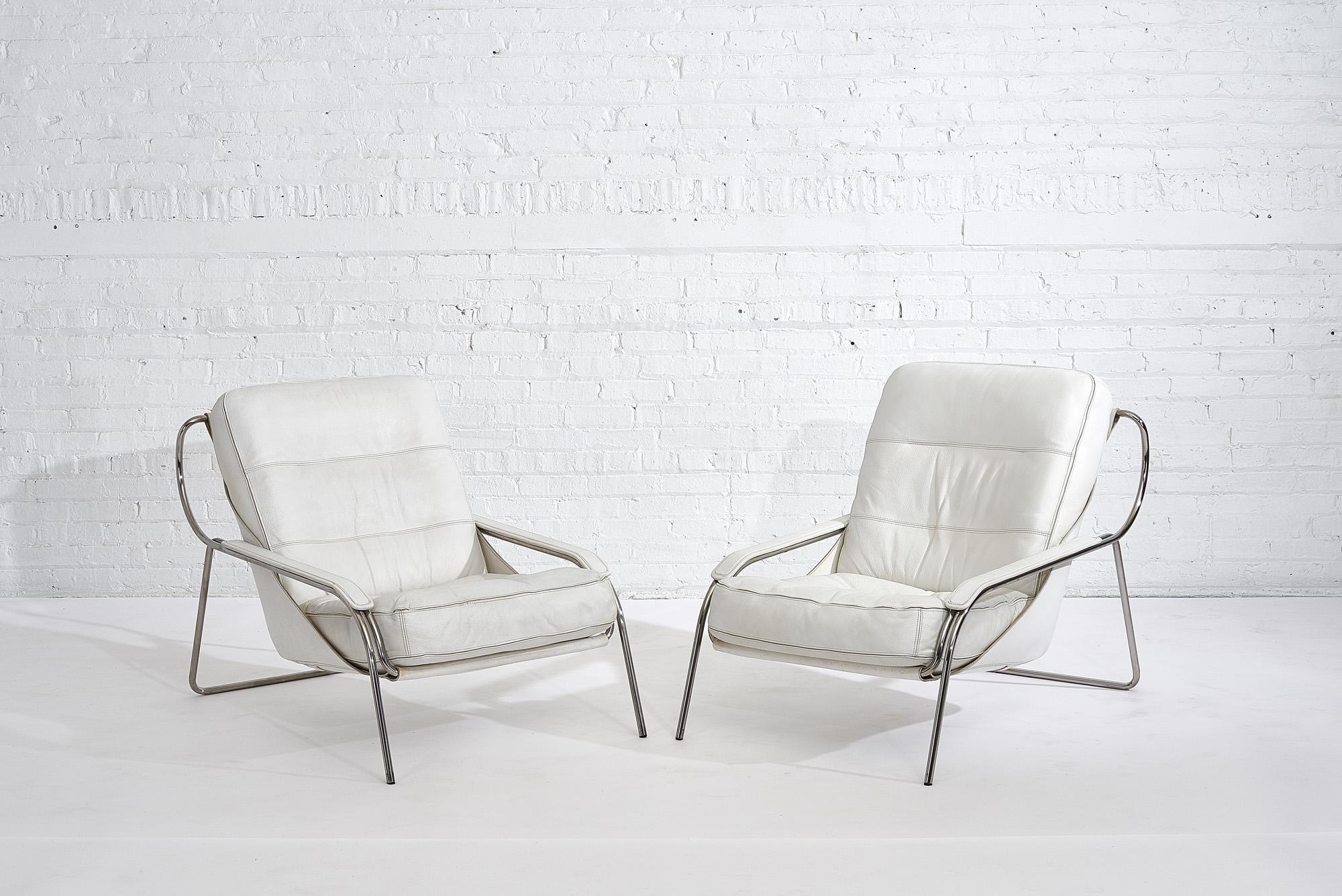 Pair of Maggiolina lounge chairs designed by Marzo Zanuso and manufactured by Zanotta, Italy, 1970. These chairs were originally designed in 1949 and taken into production in the 1970s by Zanotta. These chairs have a chrome plated tubular metal