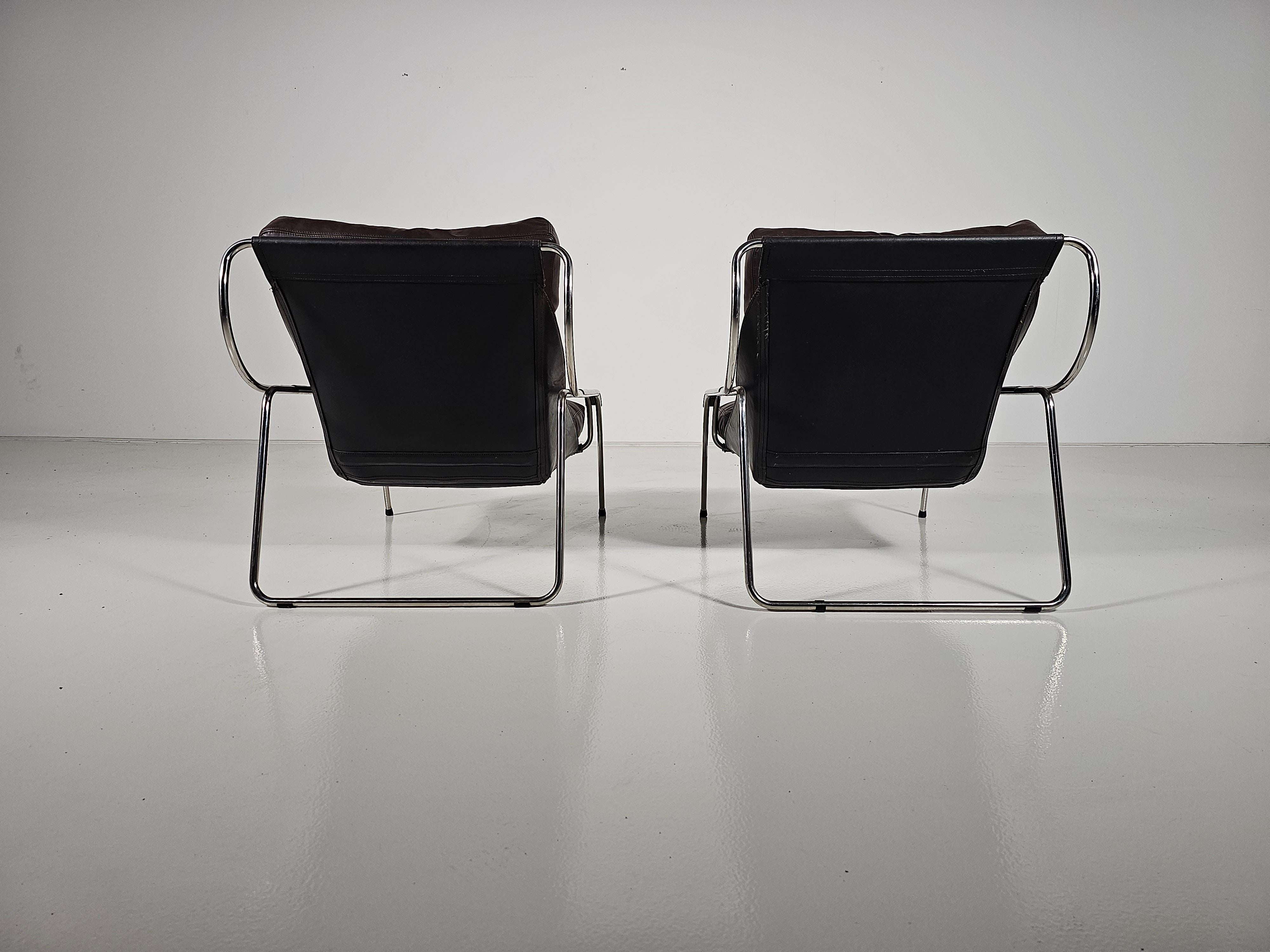 Mid-20th Century  Marco Zanuso Maggiolina lounge chairs in brown and black leather, Zanotta, 1950 For Sale