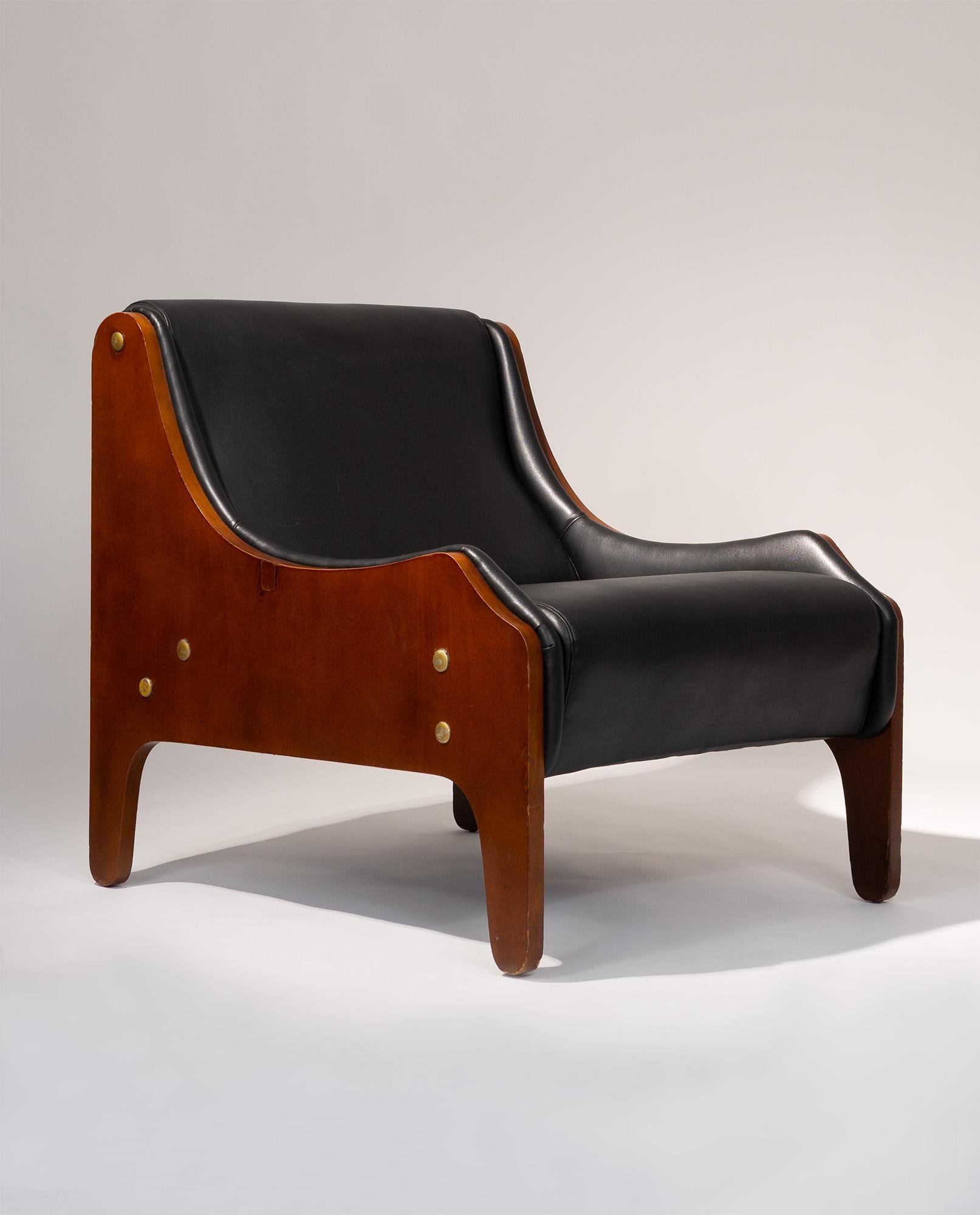 Der vom italienischen Architekten und Designer Marco Zanuso entworfene und von Arflex 1957 produzierte Sessel Milord ist ein herausragendes Beispiel für das moderne Möbeldesign der Jahrhundertmitte.

Seine elegant geschwungenen, mit Jatoba