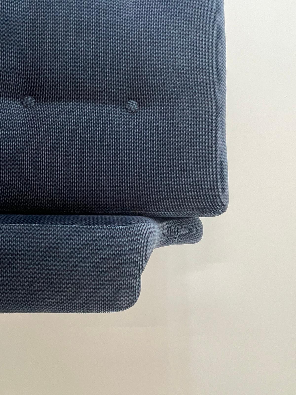 Marco Zanuso for Arflex, pair of armchairs, 'Regent' model, blue velvet by Nobilis Paris, metal, wood, Italy, design 1960s.
Beautiful pair of Regent lounge armchairs designed by Marco Zanuso in 1960. Characteristic of this model are the outward