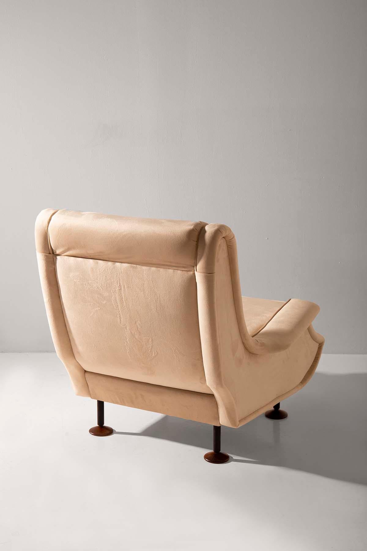 Marco Zanuso Pair of Italian Armchairs in Beige Velvet for Arflex For Sale 1