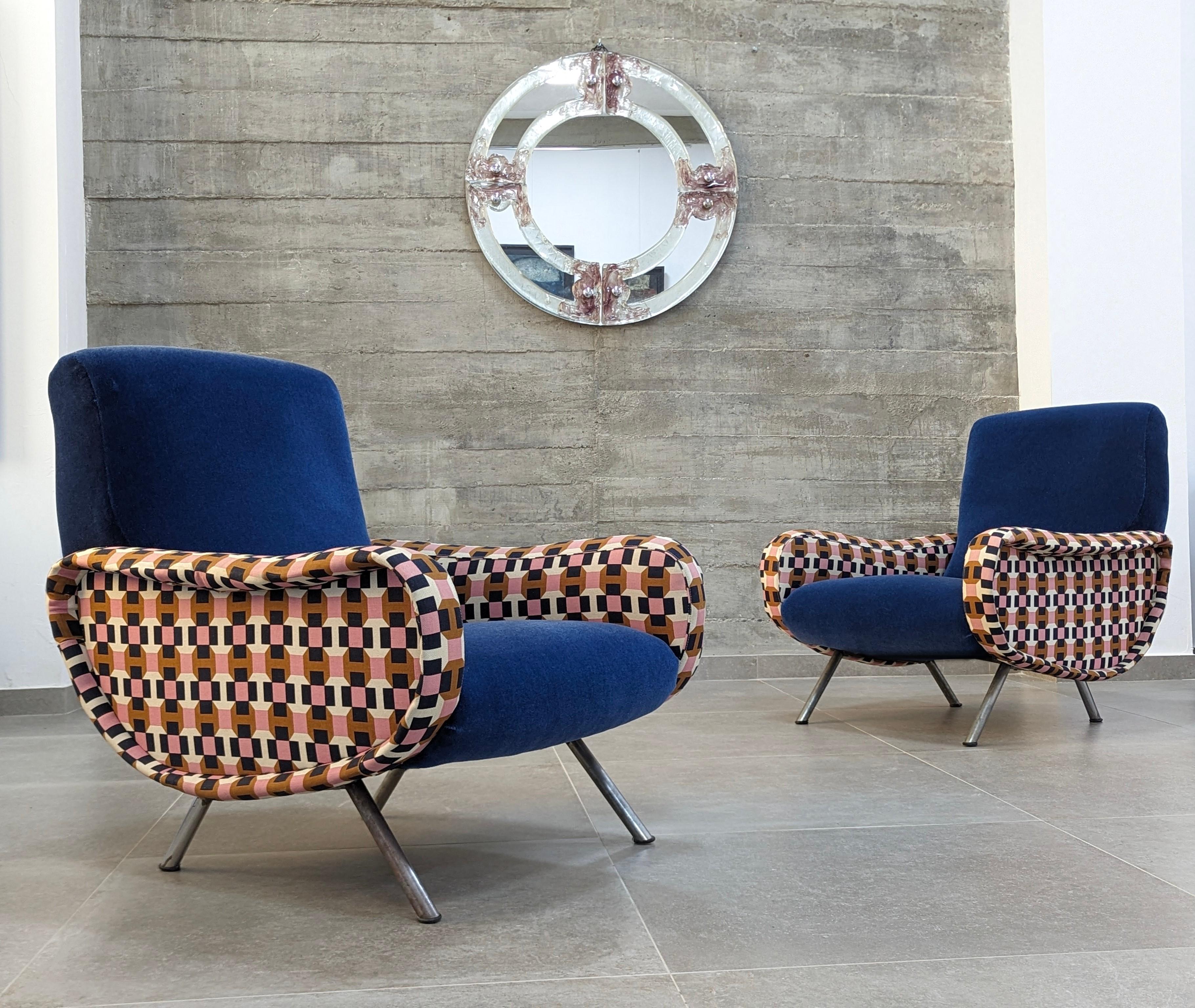 Außergewöhnliches Sesselpaar, entworfen in den 1950er Jahren von Marco Zanuso, einem der renommiertesten Namen des modernen italienischen Designs. Zanuso schuf mit dem Modell 